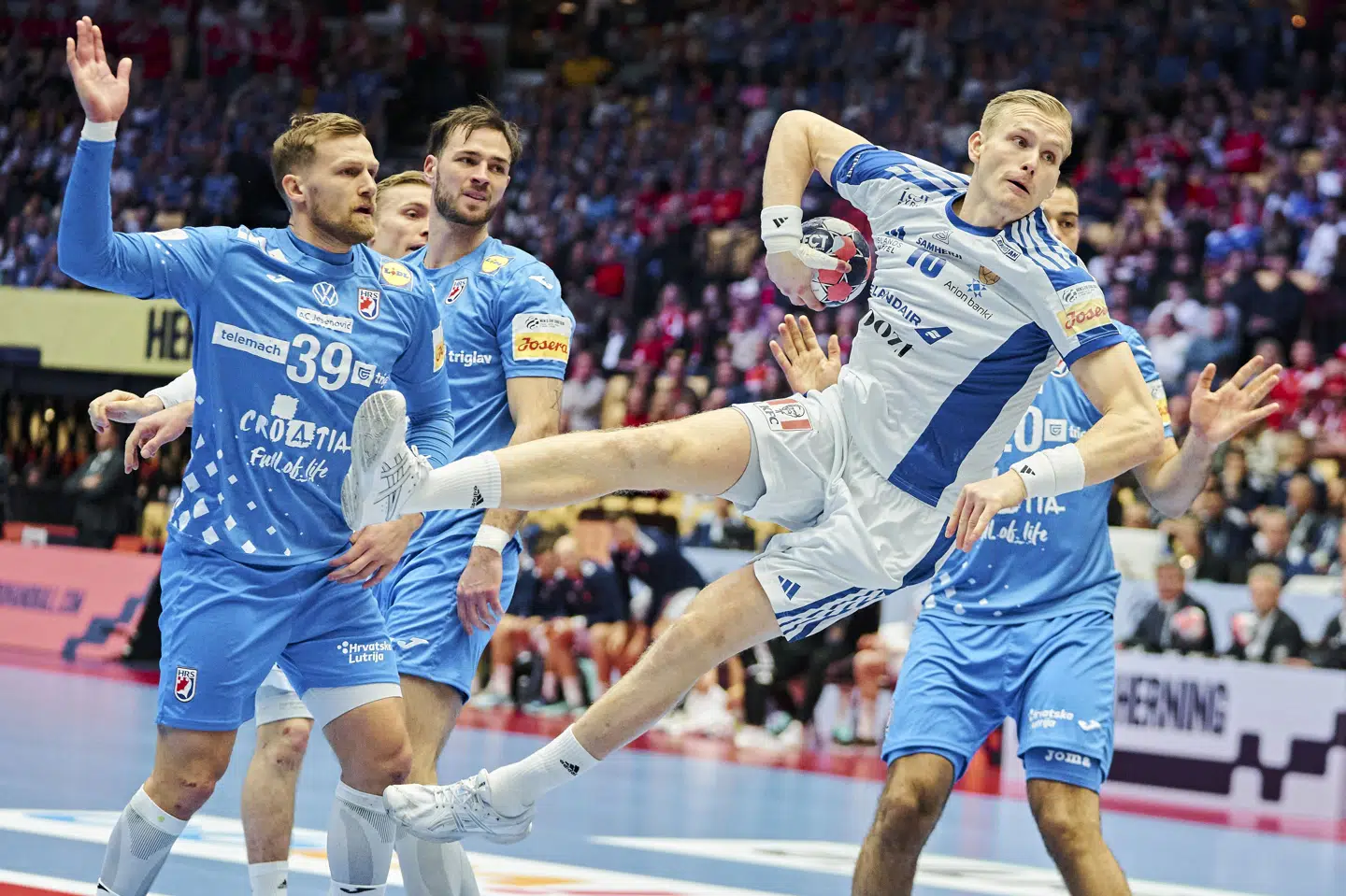 Islands stregspiller Ellidi Vidarsson havde en tung dag med fire afbrændere og kun to mål, da islændingene tabte bronzekampen til Kroatien.