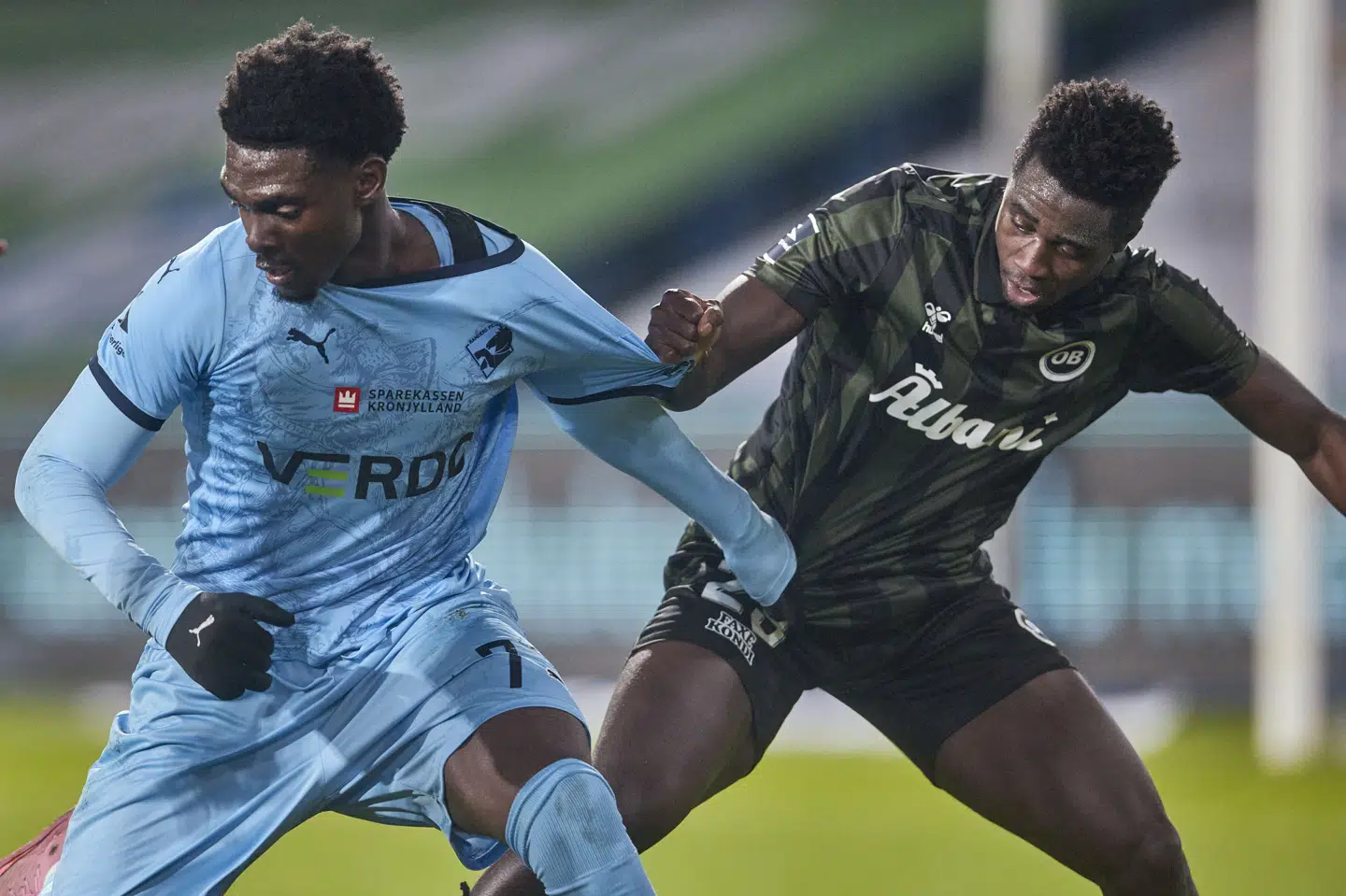 Mohamed Touré (tv.) skifter til Norwich. (Arkivfoto).