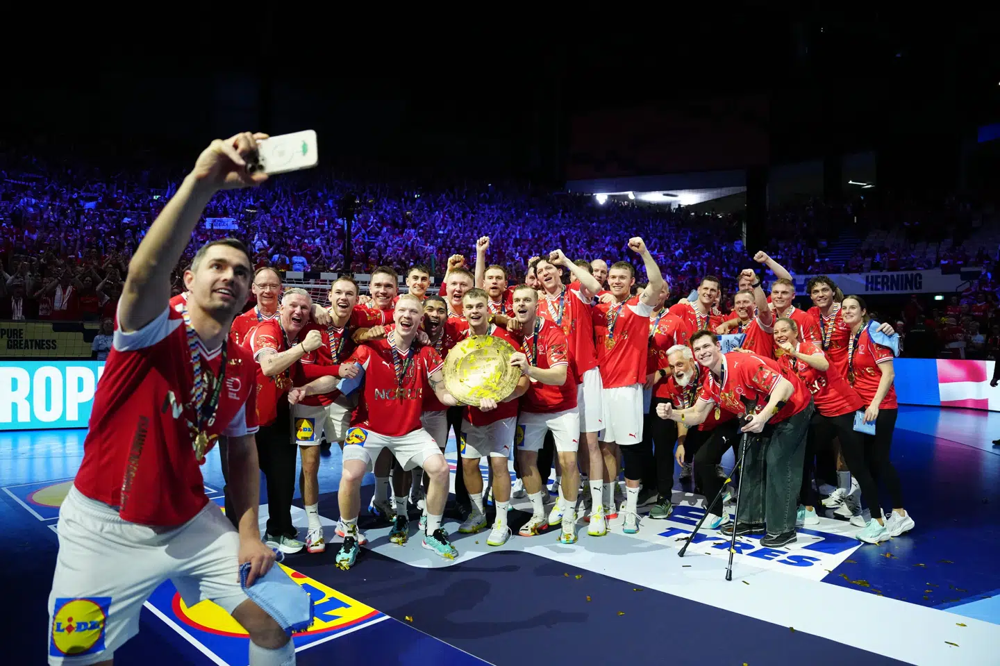 Danmark fejrer EM-triumfen efter finalen mod Tyskland.