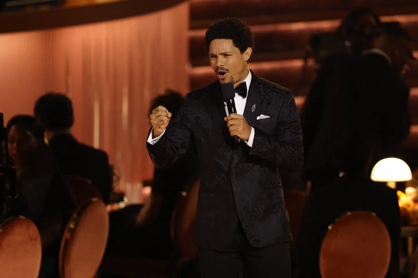 Grammy-værten Trevor Noah sendte natten til mandag stikpiller til USA's præsident, Donald Trump, og han nævnte også Grønland.