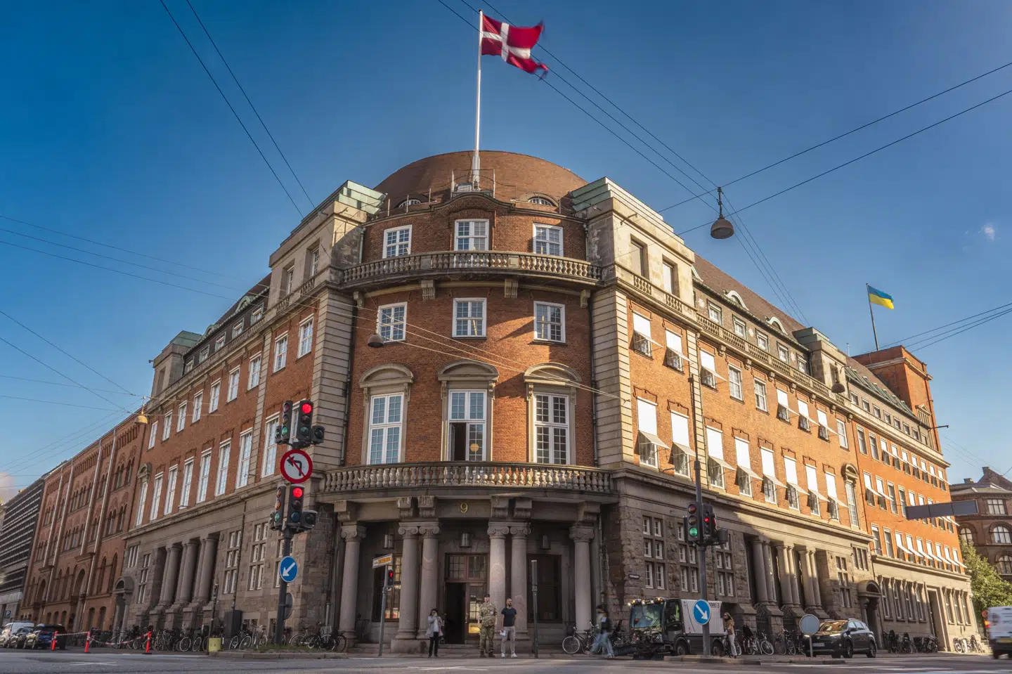 Forsvarsministeriet hjemtog drift efter udbredt kritik, men har ikke styr på udgifter til mad og rengøring, lyder vurderingen fra Rigsrevisionen. (Arkivfoto).