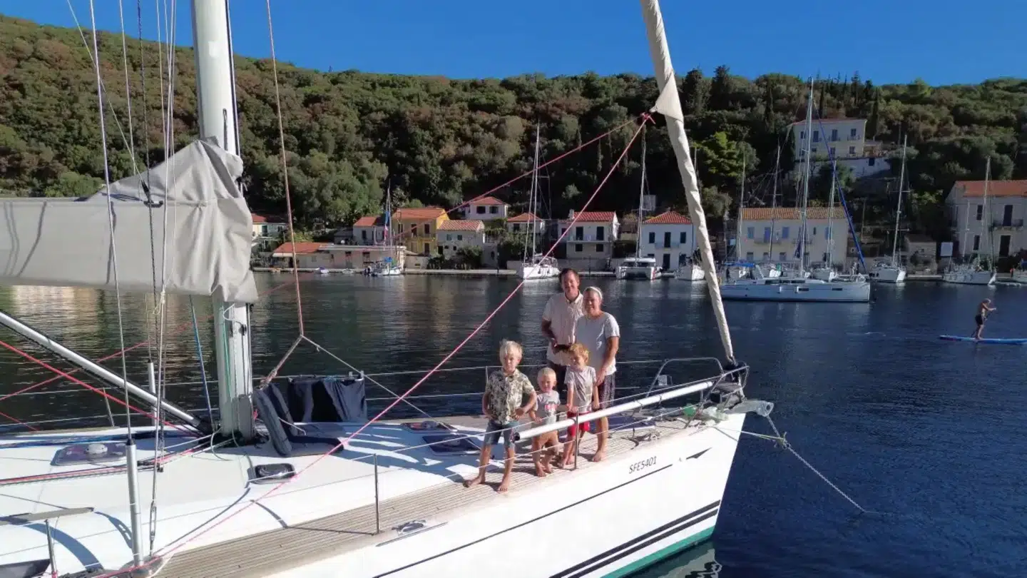 Malin og Niklas har med deres børn lagt Sverige bag sig.