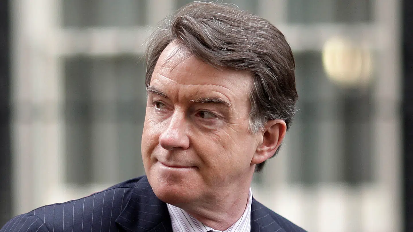Der er et stigende krav om, at Peter Mandelson fratages sin Lord-titel.