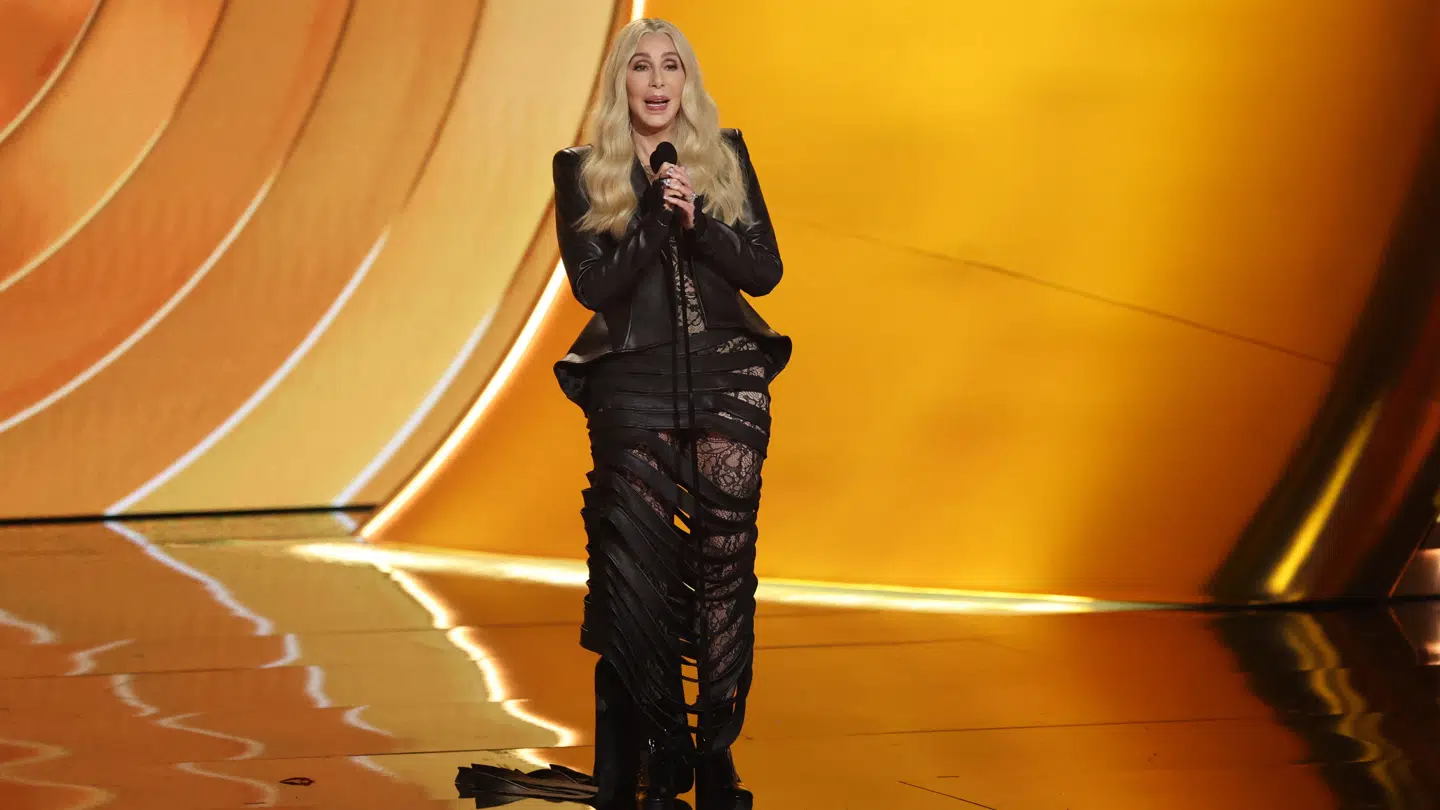 Det gik helt galt for Cher, da hun optrådte ved årets Grammy-uddeling.