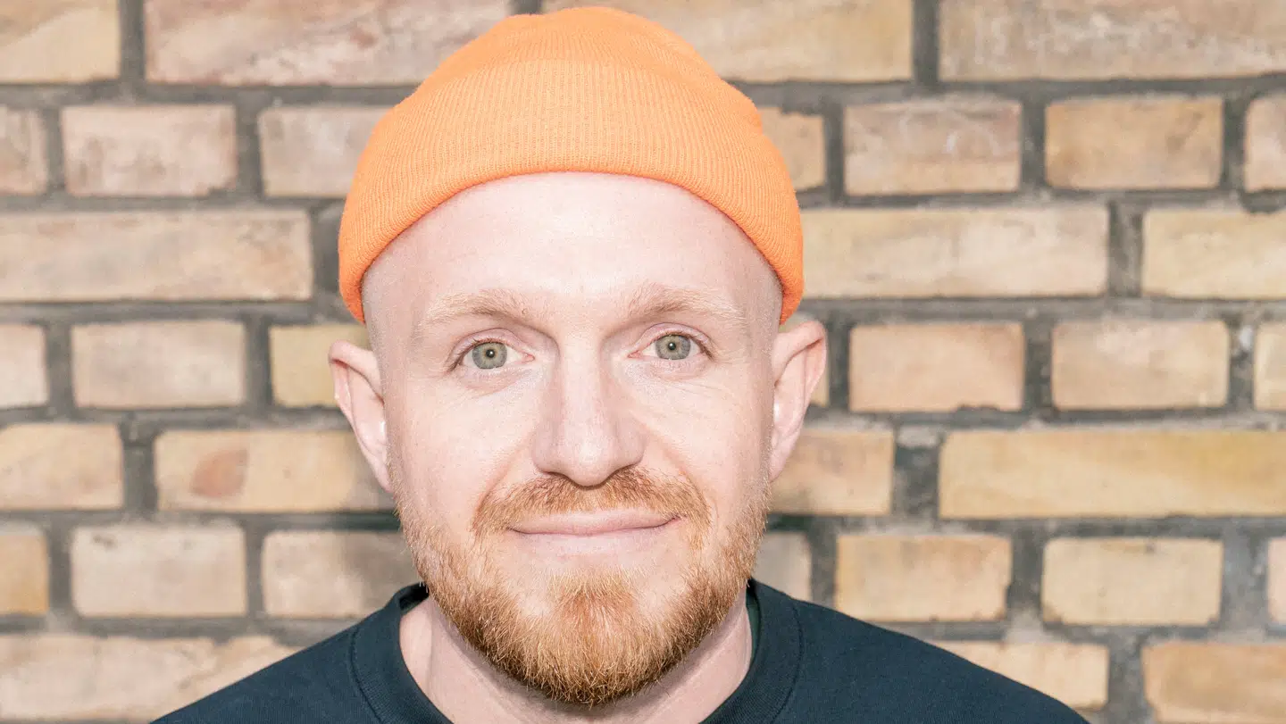 Casper Drømme siger i en video på Instagram, at han trækker sig fra den burger-bar, han selv åbnede for få måneder siden.