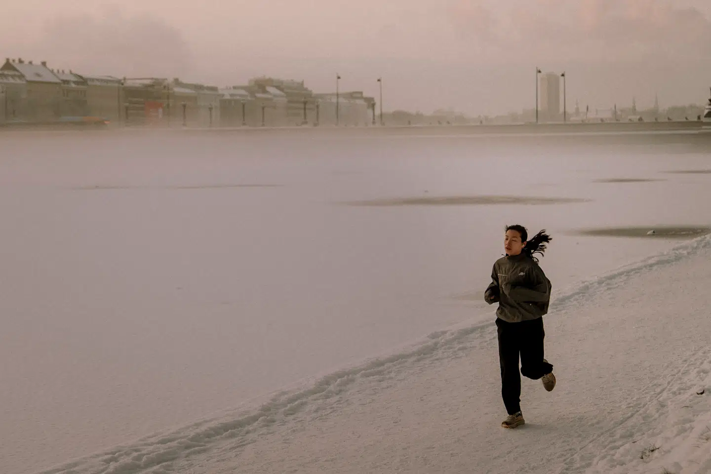 Hvis man ikke er voldsomt fysisk aktiv i forvejen, kan der være meget at hente ved at træne fem minutter mere om dagen. Det bekræfter nyt studie.
