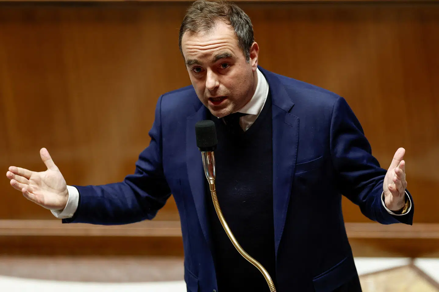 Premierminister Sébastien Lecornu talte i parlamentet inden de to mistillidsafstemninger mandag aften.