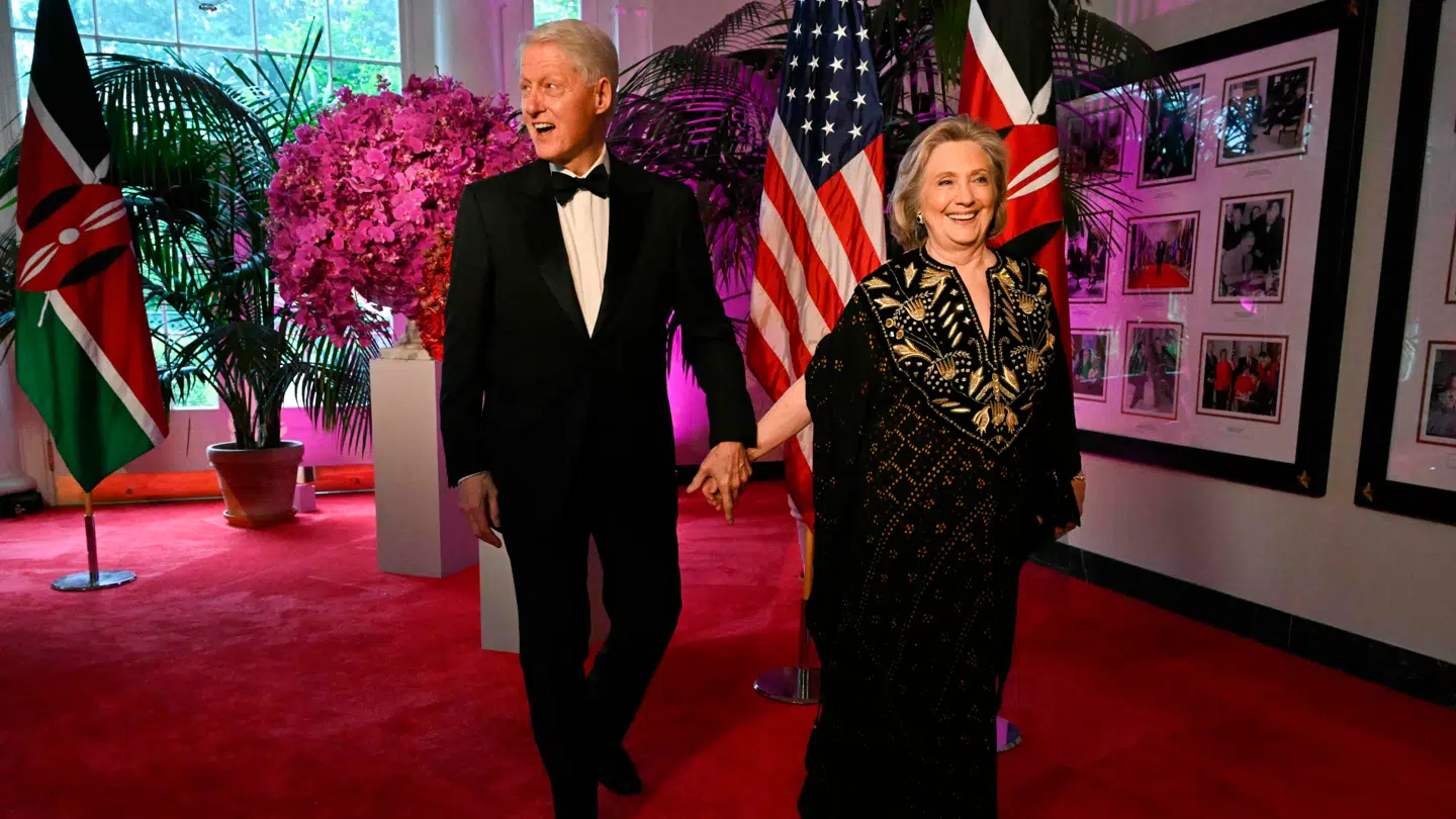 ARKIVFOTO af Bill og Hillary Clinton i maj 2024.