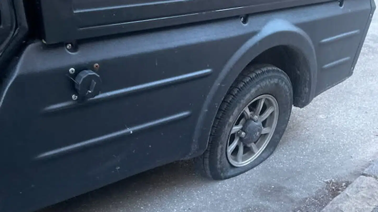 Knallerten fik også piftet sit dæk.