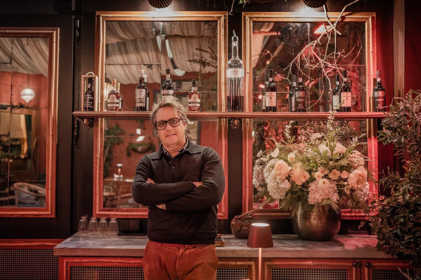 Vi skal ud af vores safe space og ikke sidde og gemme os bag hver sin device, men møde hinanden analogt og ude i virkeligheden, mener hotelejer Alexander Kølpin.