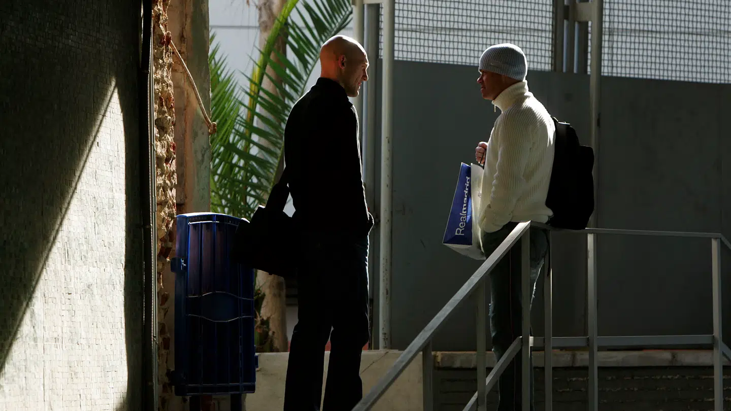 Thomas Gravesen tog til Madrid med Stig Tøfting og lod sig præsentere i den ikoniske hvide trøje.