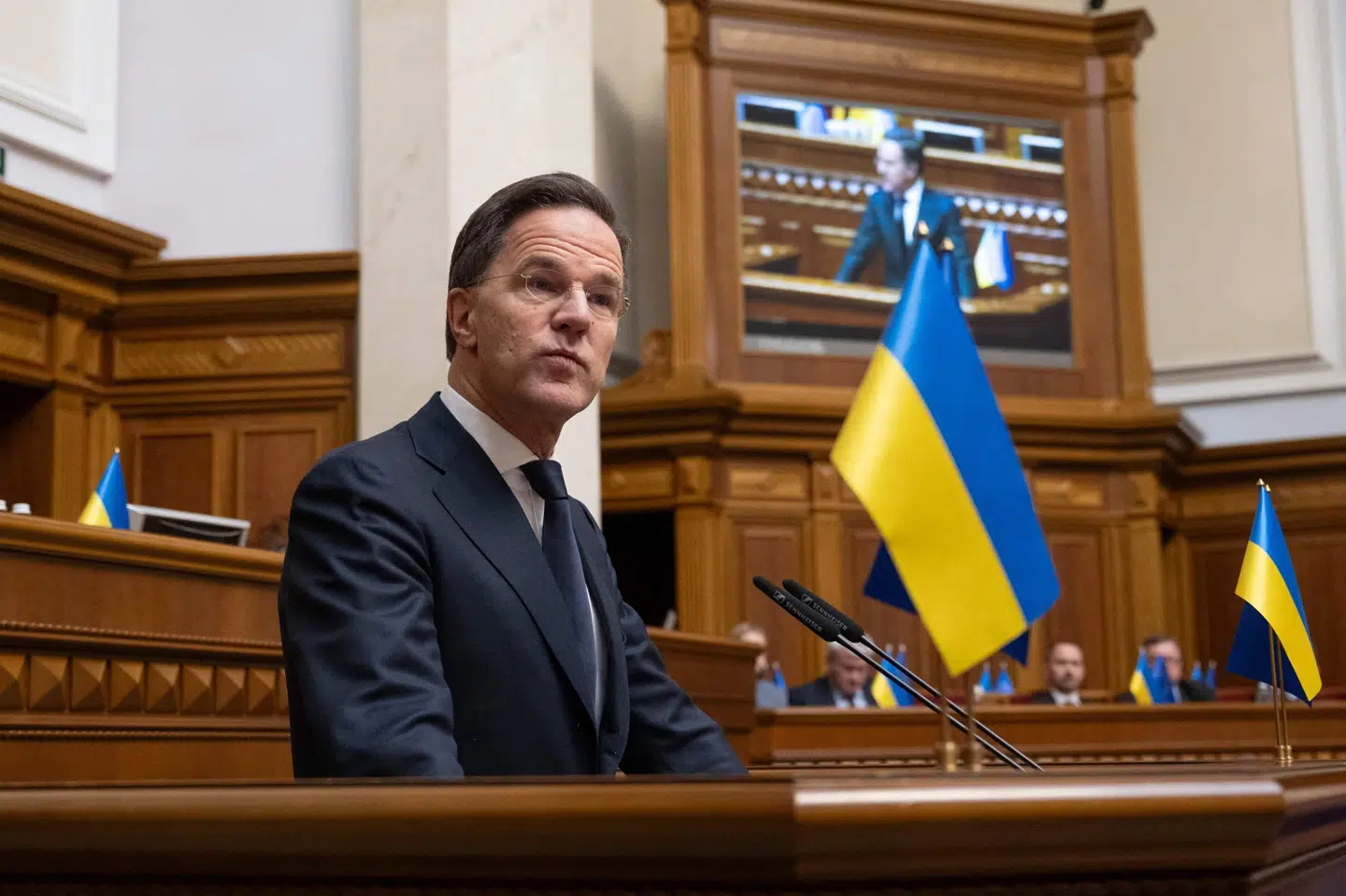 Natos generalsekretær, Mark Rutte, taler til Ukraines parlament under sit besøg i Kyiv.