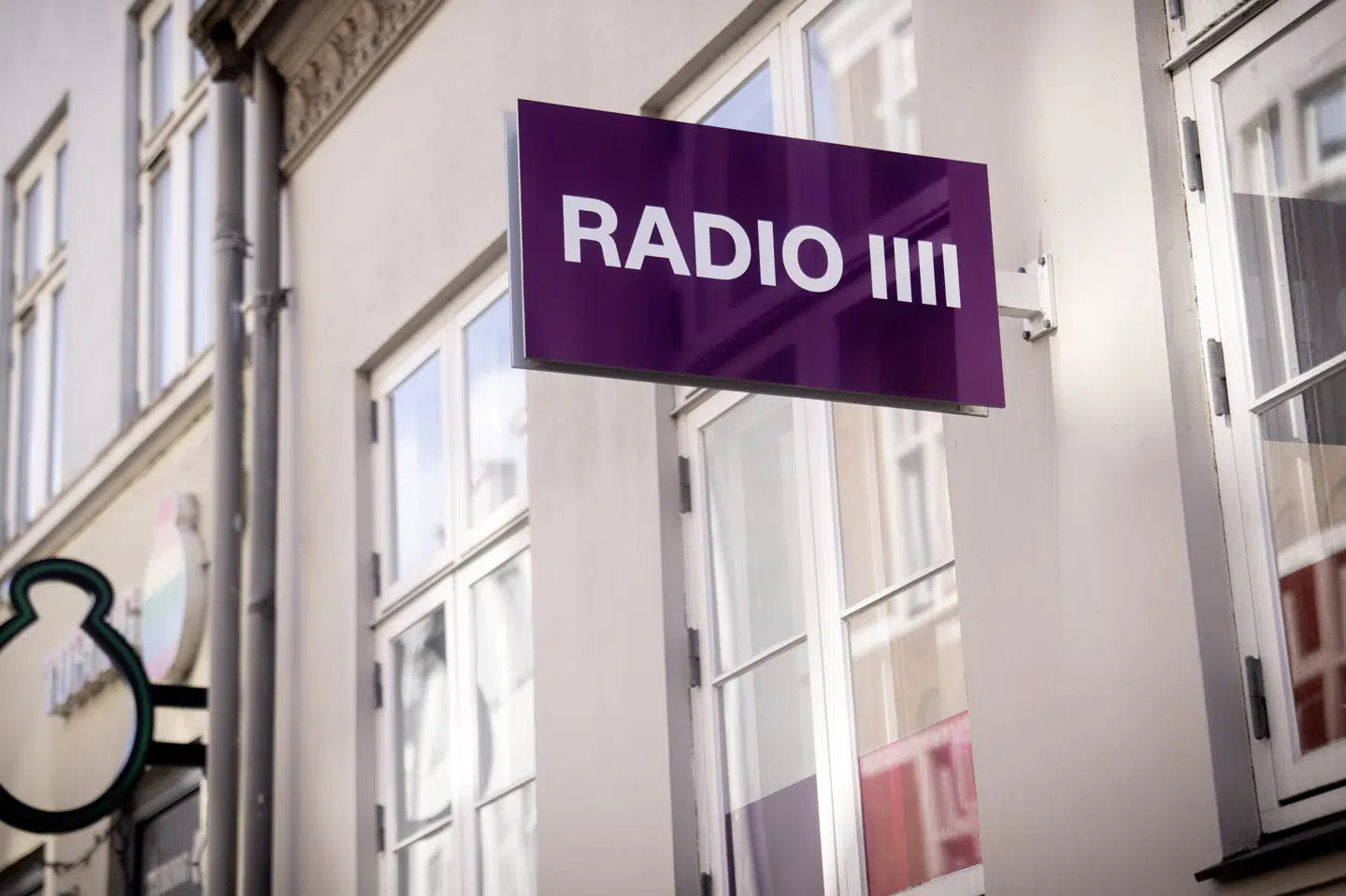 Radio IIII drives i regi af Radio FM4 A/S, der ejes af blandt andre JFM-koncernen. Den statsfinansierede radiokanal får i omegnen af 100 millioner kroner årligt i løbet af sendetilladelsen, der udløber nytårsaften 2027. (Arkivfoto).