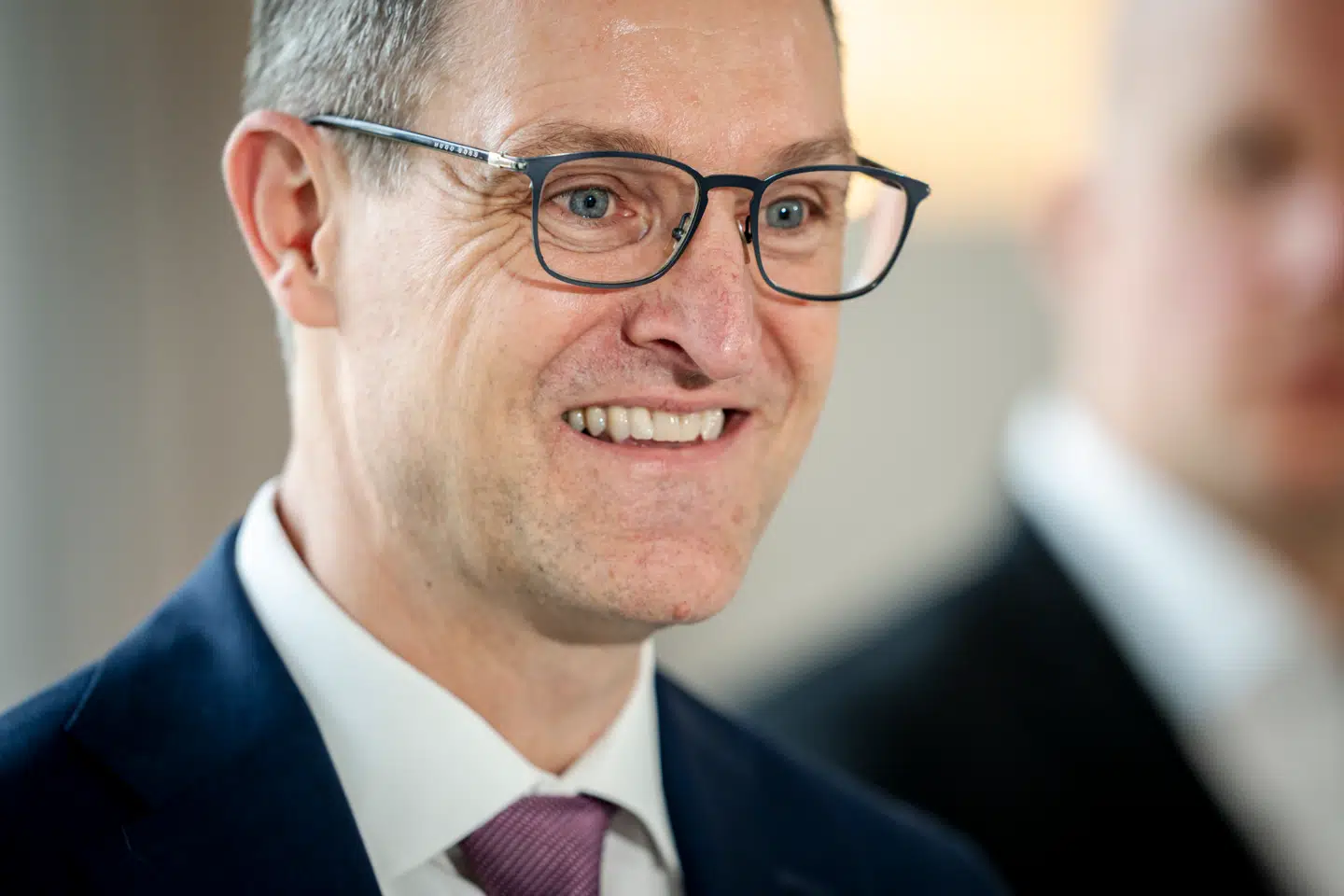 Så glad så Novo Nordisks øverste finanschef, Karsten Munk Knudsen, ud, da han præsenterede årsregnskab for 2024. Nu er der udsigt til at hårdt år med negativ vækst.