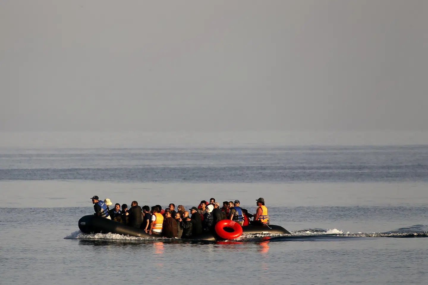I 2015 og 2016 ankom lige knap en million migranter til græske øer via Tyrkiet i blandt andet gummibåde. Det er netop denne rute syriske flygtninge på billedet her gav sig ud på i sommeren 2015. (Arkivfoto).