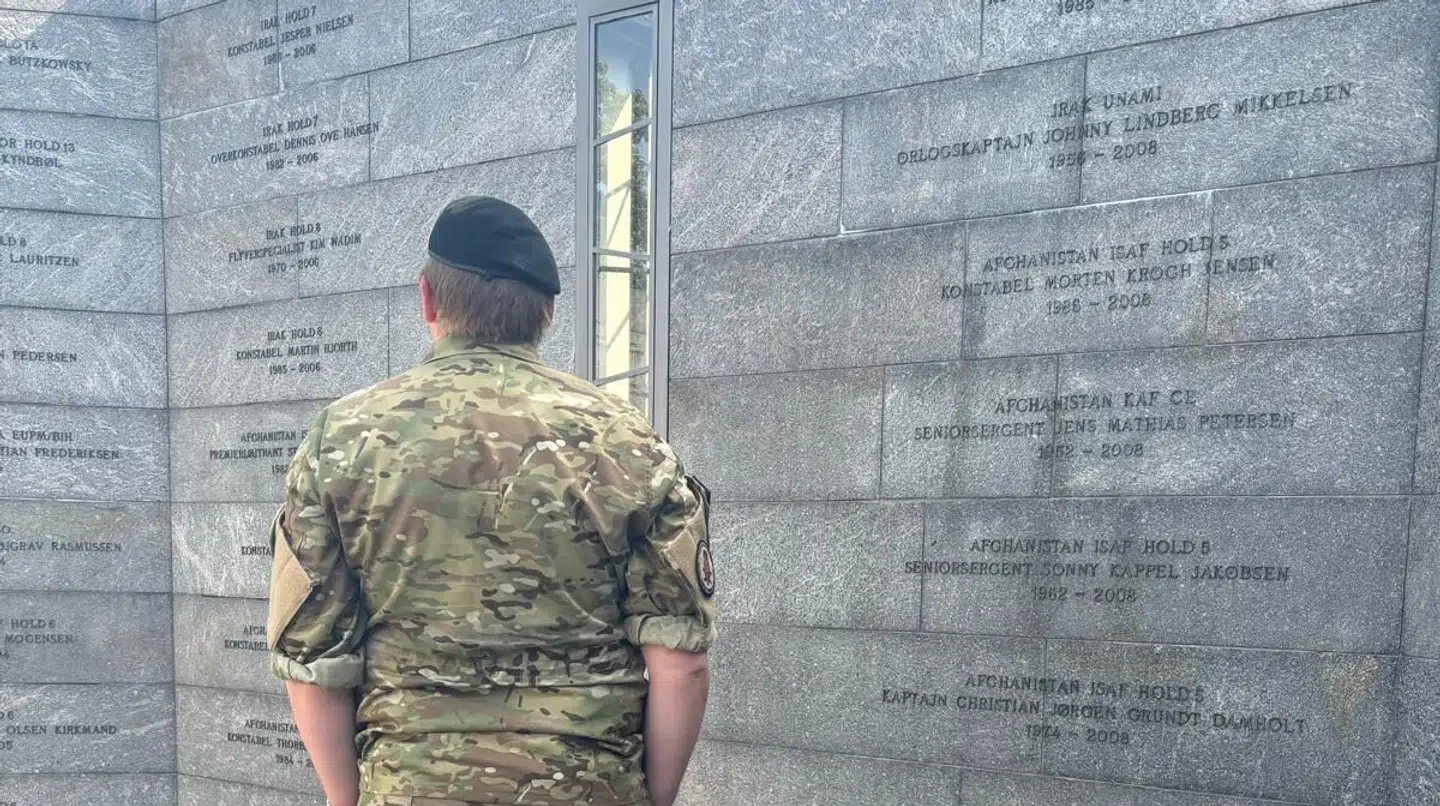 Kromann var forbi monumentet for Danmarks faldne i august 2024. Her havde han modtaget medaljen for såret i tjeneste.