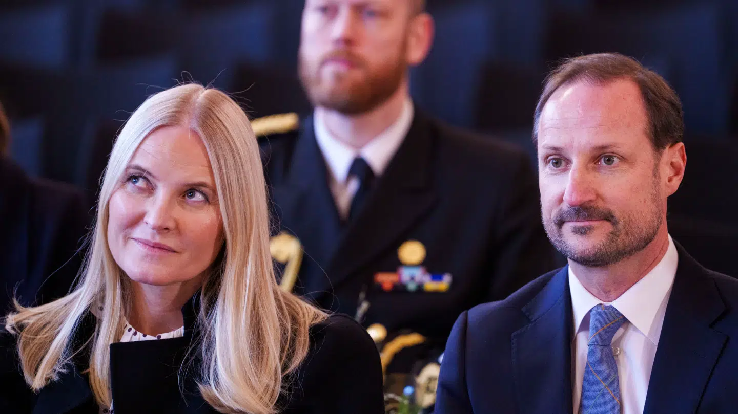 Kronprins Haakon og kronprinsesse Mette-Marit ses her i sidste måned.