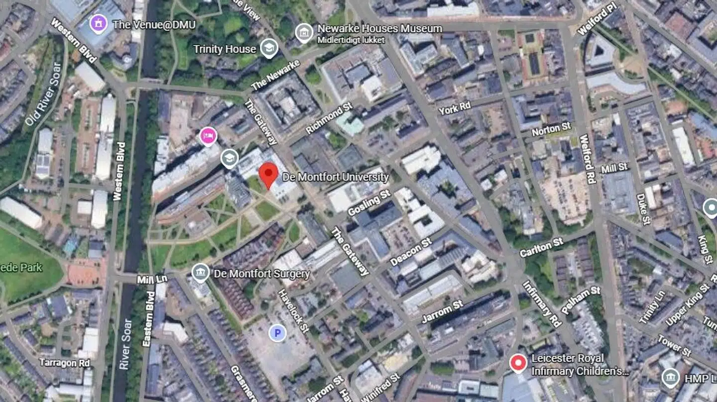 Hændelsen skal være sket på et universitetscampus i den britiske by Leicester.