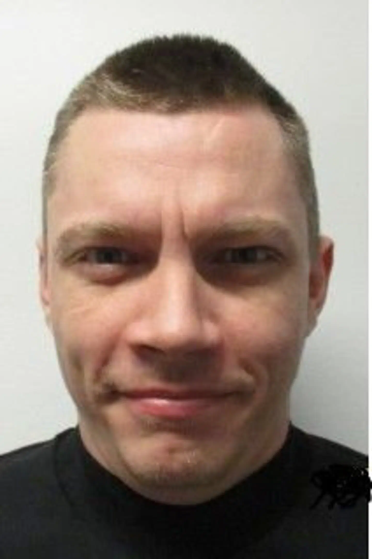 Københavns Politi efterlyste 4. februar den forvaringsdømte Philip Denié Dahl Petersen, der er flygtet fra Vestre Fængsel.