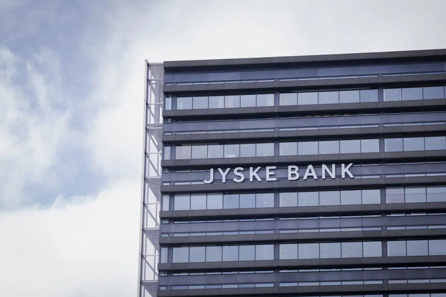 Jyske Banks renteindtægter er faldet i 2025, mens overskuddet efter skat er steget. (Arkivfoto).