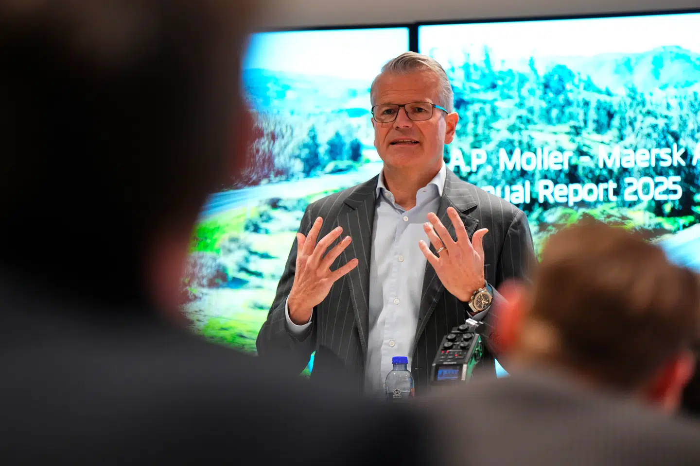 Der er dystre udsigter fra Mærsk. Men Mærsk ser også flere lyspunkter for verdenshandlen, hvor forbrugerne holder humøret langt højere, end mange iagttagere havde frygtet, lød det fra topchef Vincent Clerc på torsdagens pressemøde i anledning af årsregnskabet.