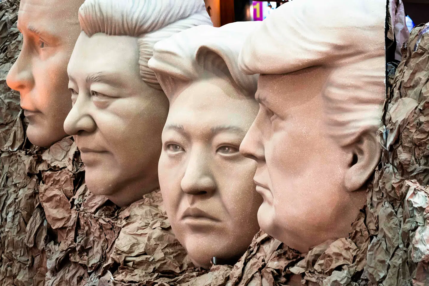 En parodi på Mount Rushmore i et indkøbscenter i Thailand – med Vladimir Putin, Xi Jinping, Kim Jong-un og Donald Trump.