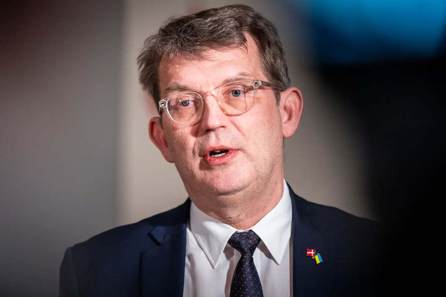 Forsvarsministers Troels Lund Poulsen (V) leverer nye svar om SMS-sagen.