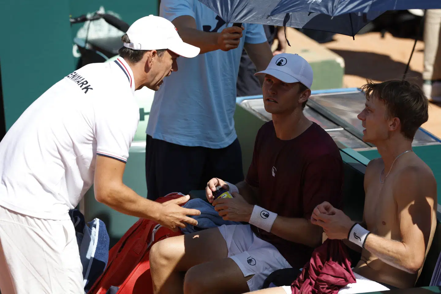 Frederik Løchte coacher den danske double under Davis Cup-kampen mod Spanien. Mod Kroatien er August Holmgren og Johannes Ingildsen igen udset til at spille double sammen. (Arkivfoto).
