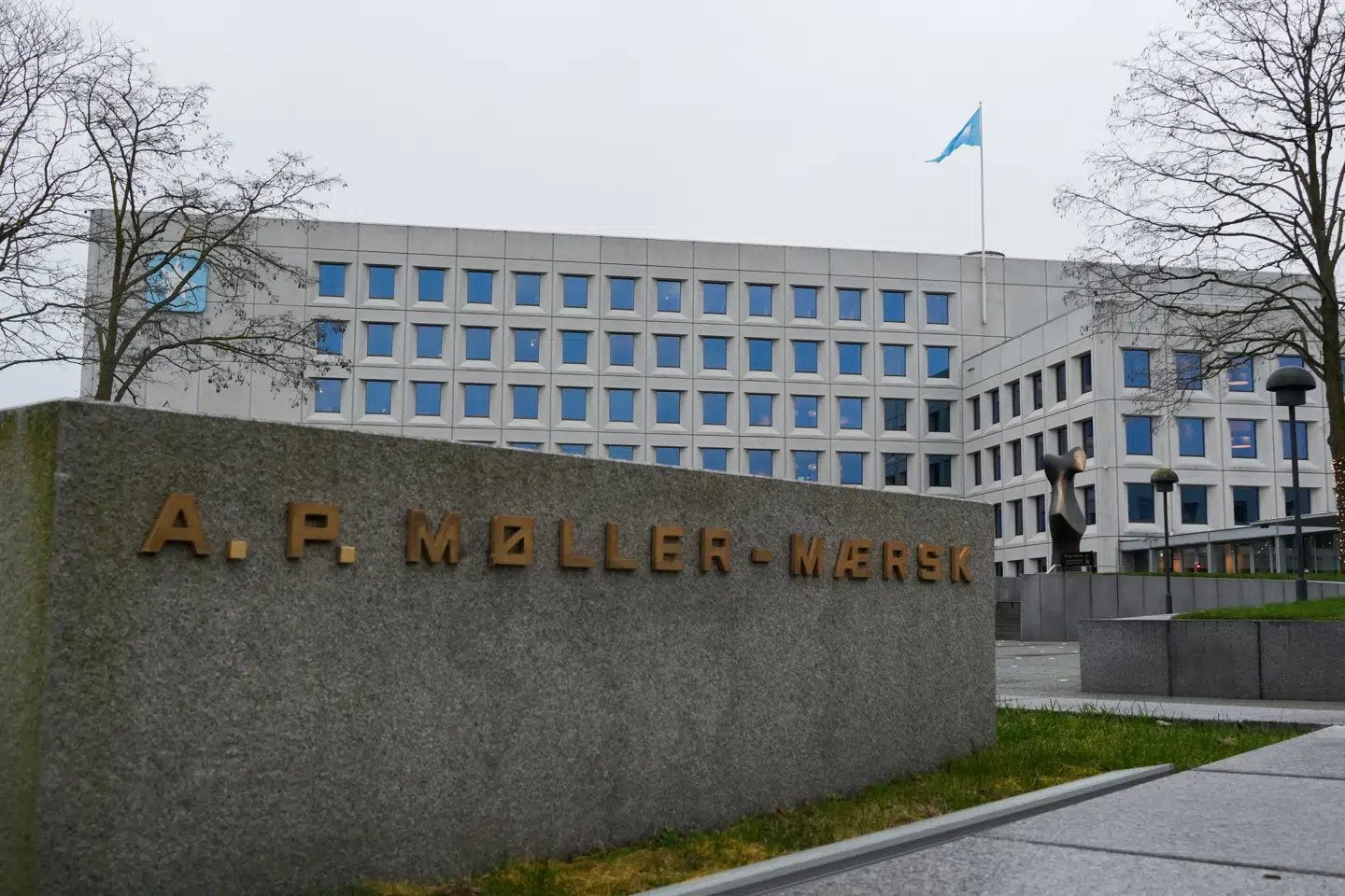 Mærsk har været gennem store forandringer i det seneste årti. Alle energiselskaber med blandt andet olieforretningen i Nordsøen er solgt fra. Transportdele med de store shippingaktiviteter er udvidet med en større landbaseret forretning. En dag kan det måske være slut med at være børsnoteret.