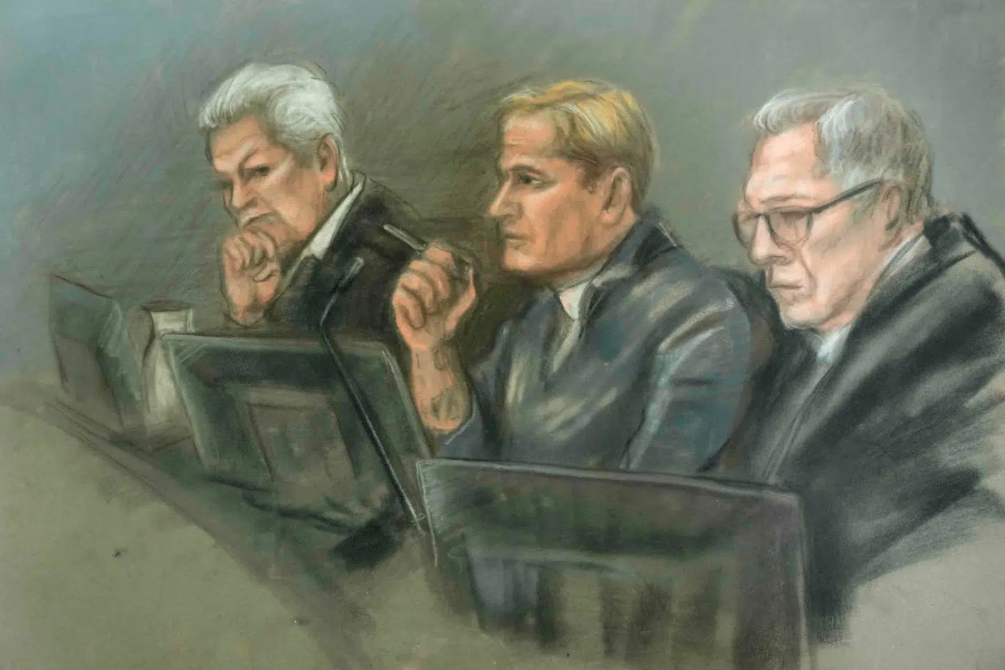 En tegning fra retten torsdag, der viser Marius Borg Høiby i midten omgivet af sine to forsvarsadvokater Ellen Holager Andenaes (tv.) og Petar Sekulic (th.)