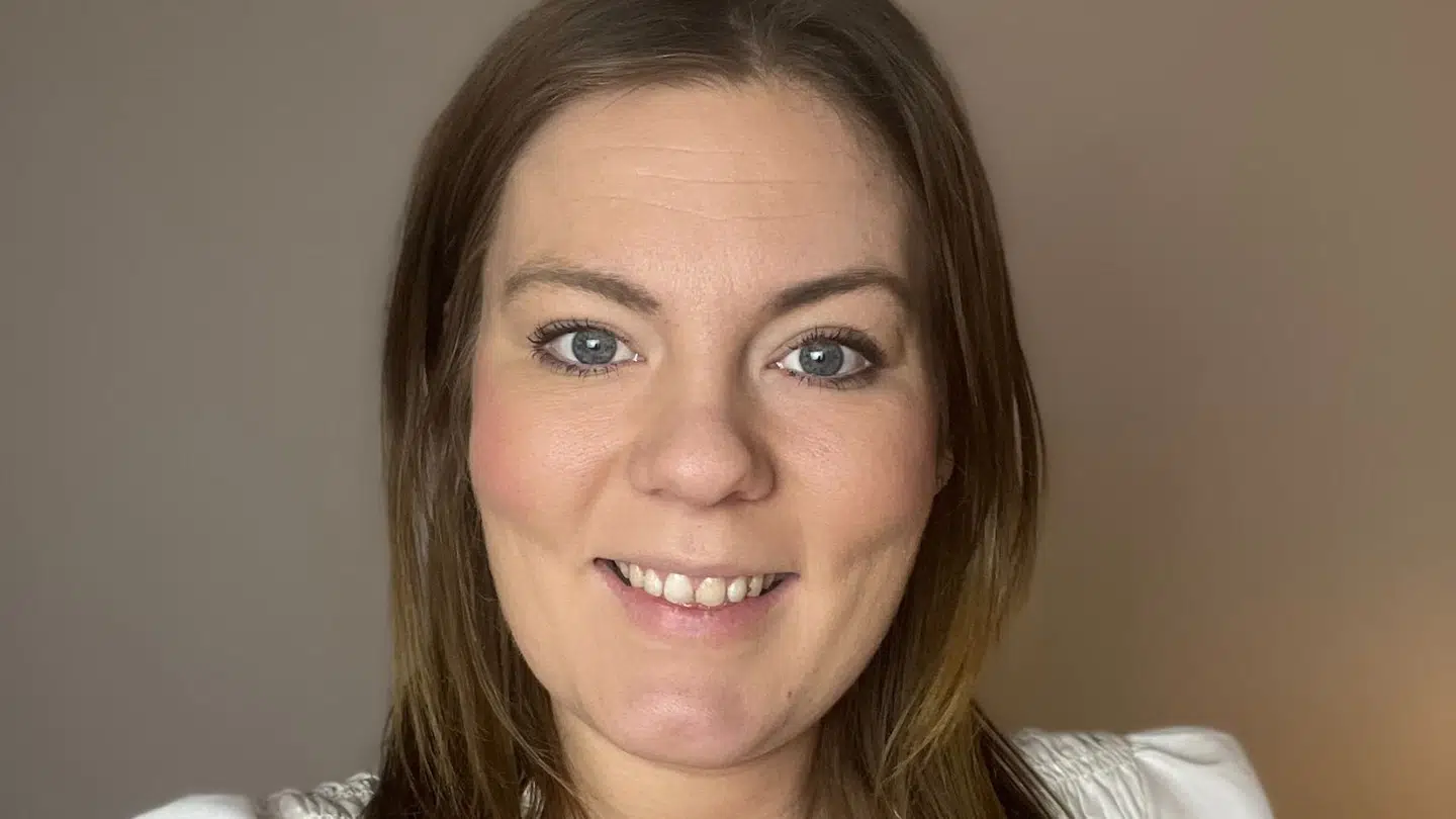 Gunilla står bag Instagram-profilen @naturligvis.gunilla, hvor hun med sine 33.000 følgere deler ud om kemi i hverdagen og guides til at undgå ultraforarbejdet mad.