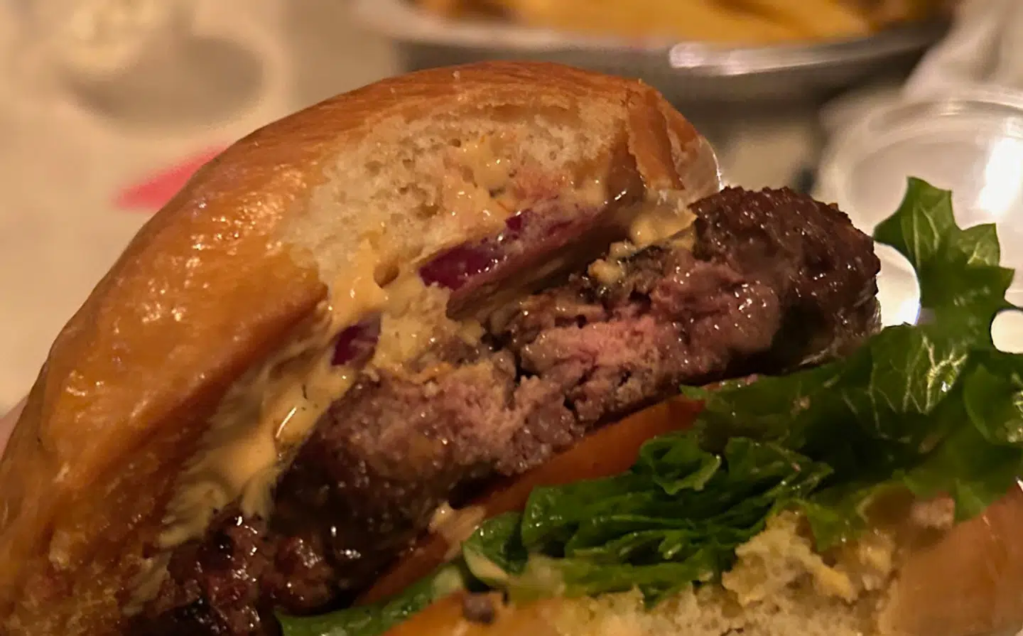 B.T.s anmelder har været på Nørrebro for at spise burger og fritter.