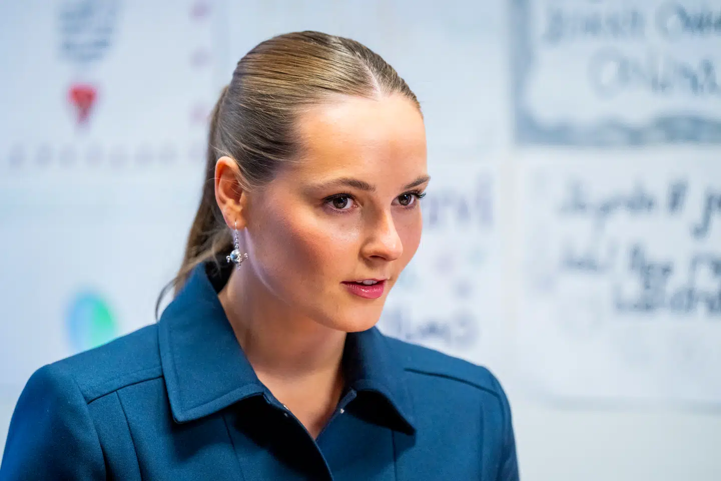 Prinsesse Ingrid Alexandra har mestendels forholdt sig tavs i offentligheden om sin mors og storebrors møgsager.