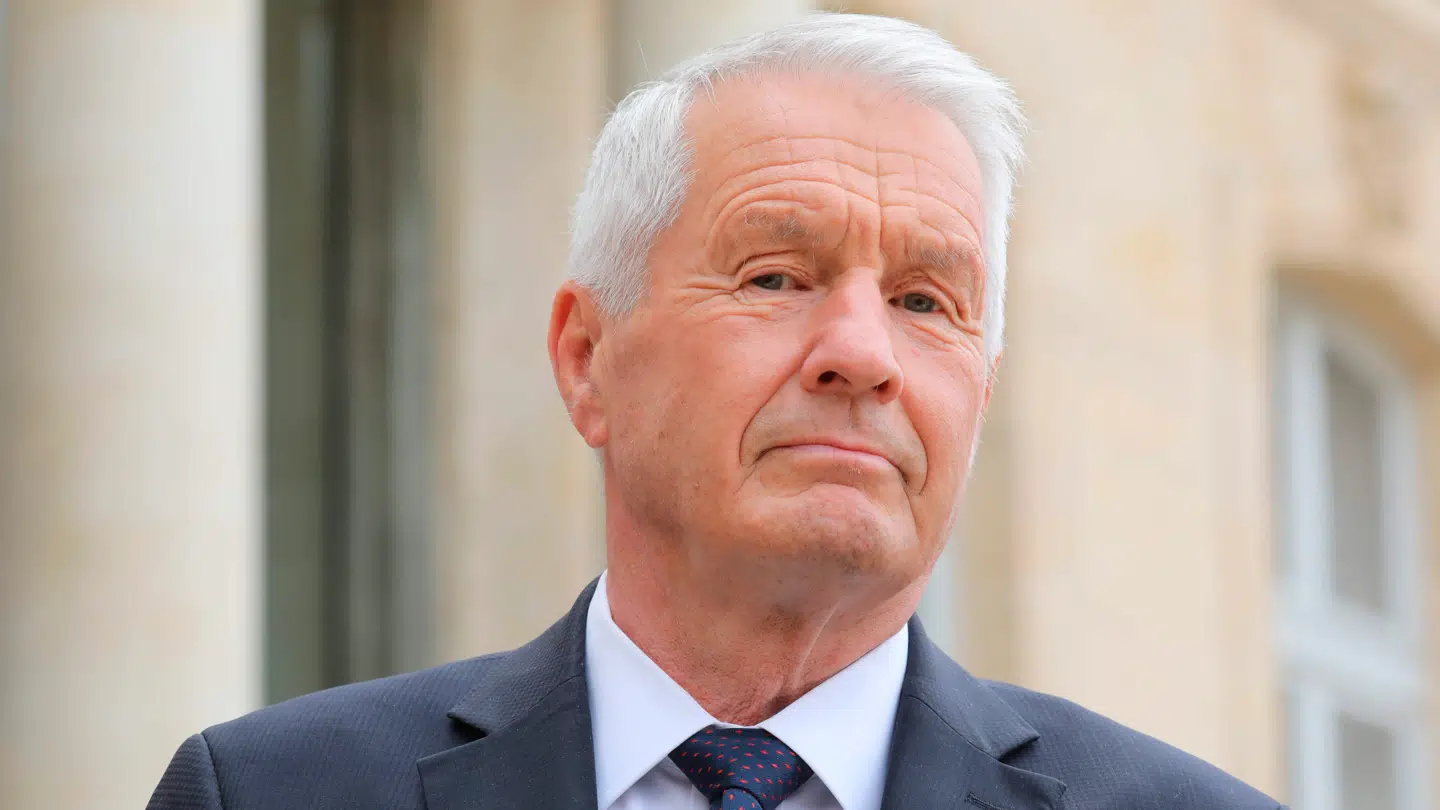 Højt at flyve – dybt at falde. Thorbjørn Jagland, tidligere statsminister og Europaråds-generalsekretær, kan miste sin immunitet, efter de norske myndigheder vil undersøge hans forbindelser til Jeffrey Epstein.