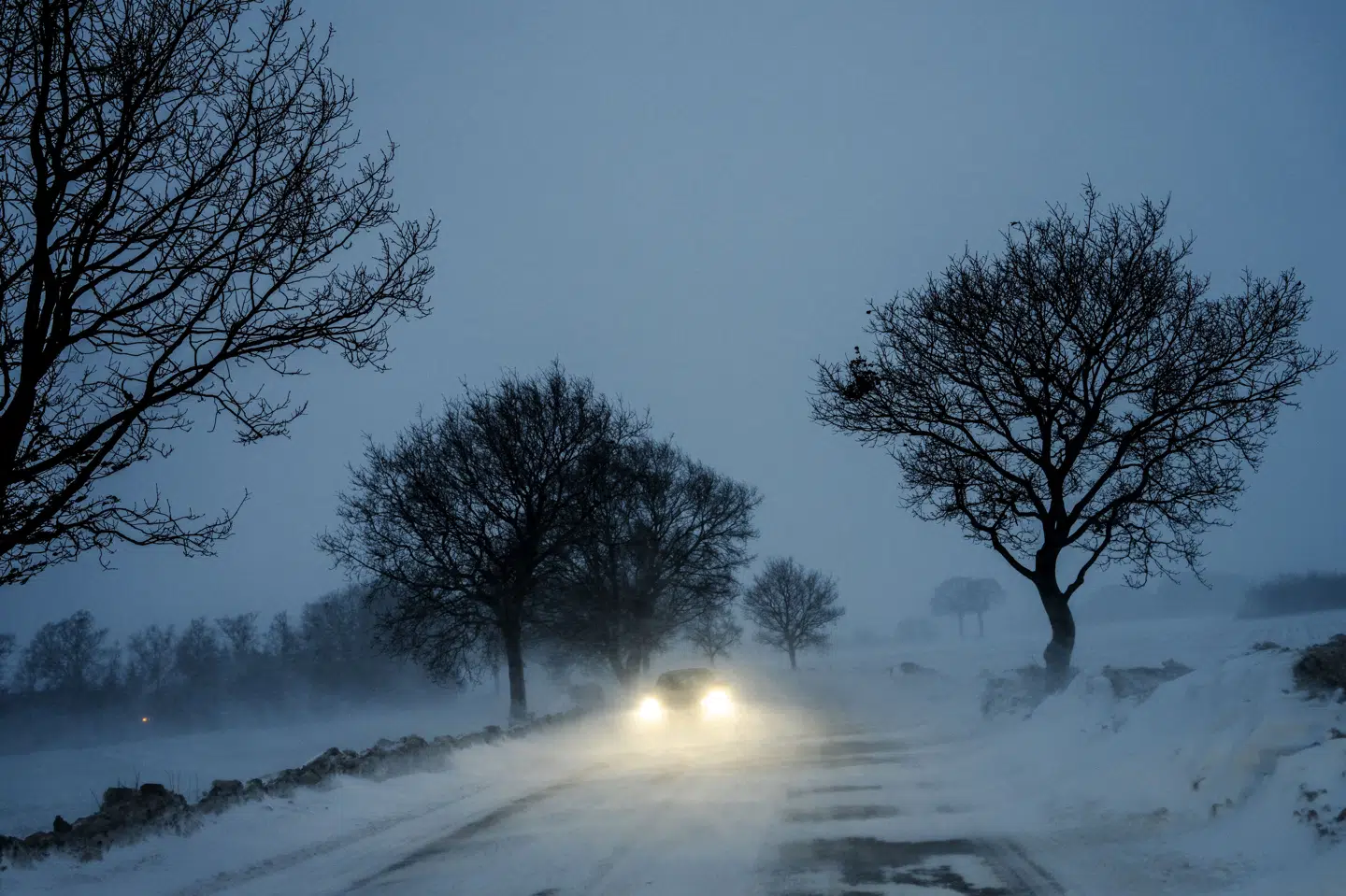 Torsdag bevægede et snevejr sig op over vejret fra syd, og det sner stadig fredag i de centrale og østlige egne. Det vil fortsætte mod nord, mens temperaturerne i løbet af dagen vil stige i syd. (Arkivfoto).