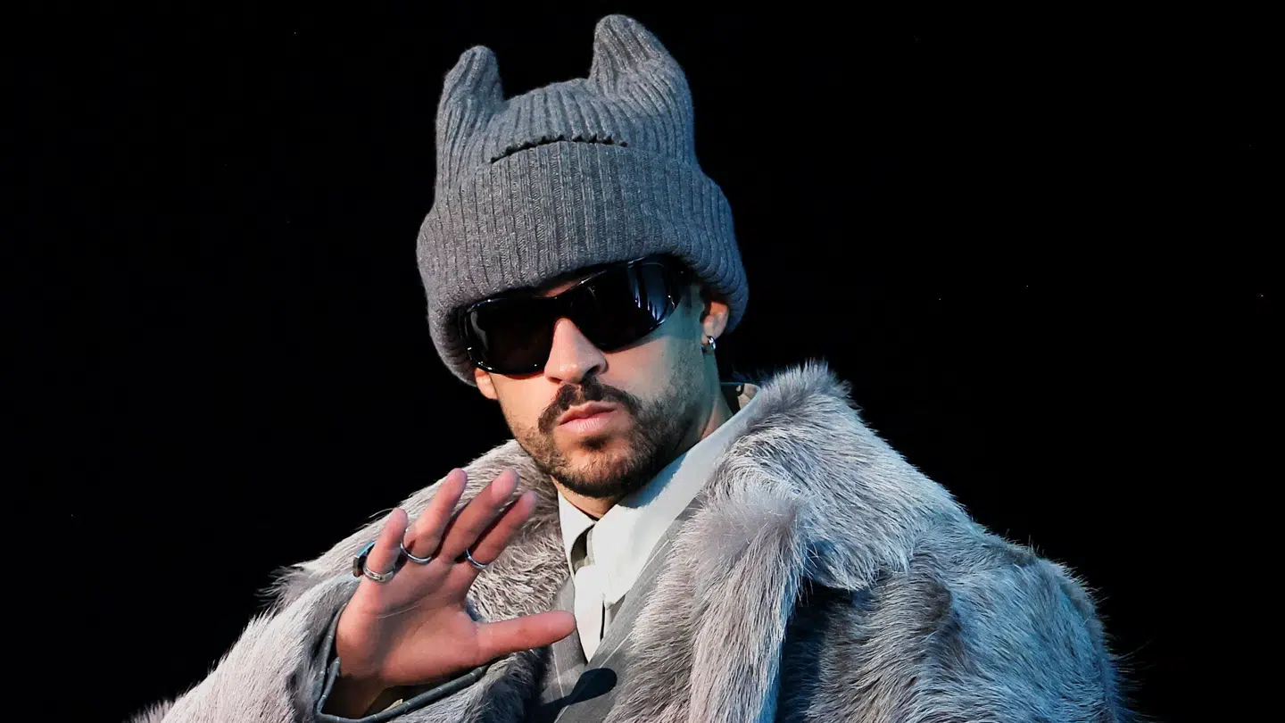 Bad Bunny er voldsom kritiker af Trump og skal optræde til Super Bowlens Halftime Show.