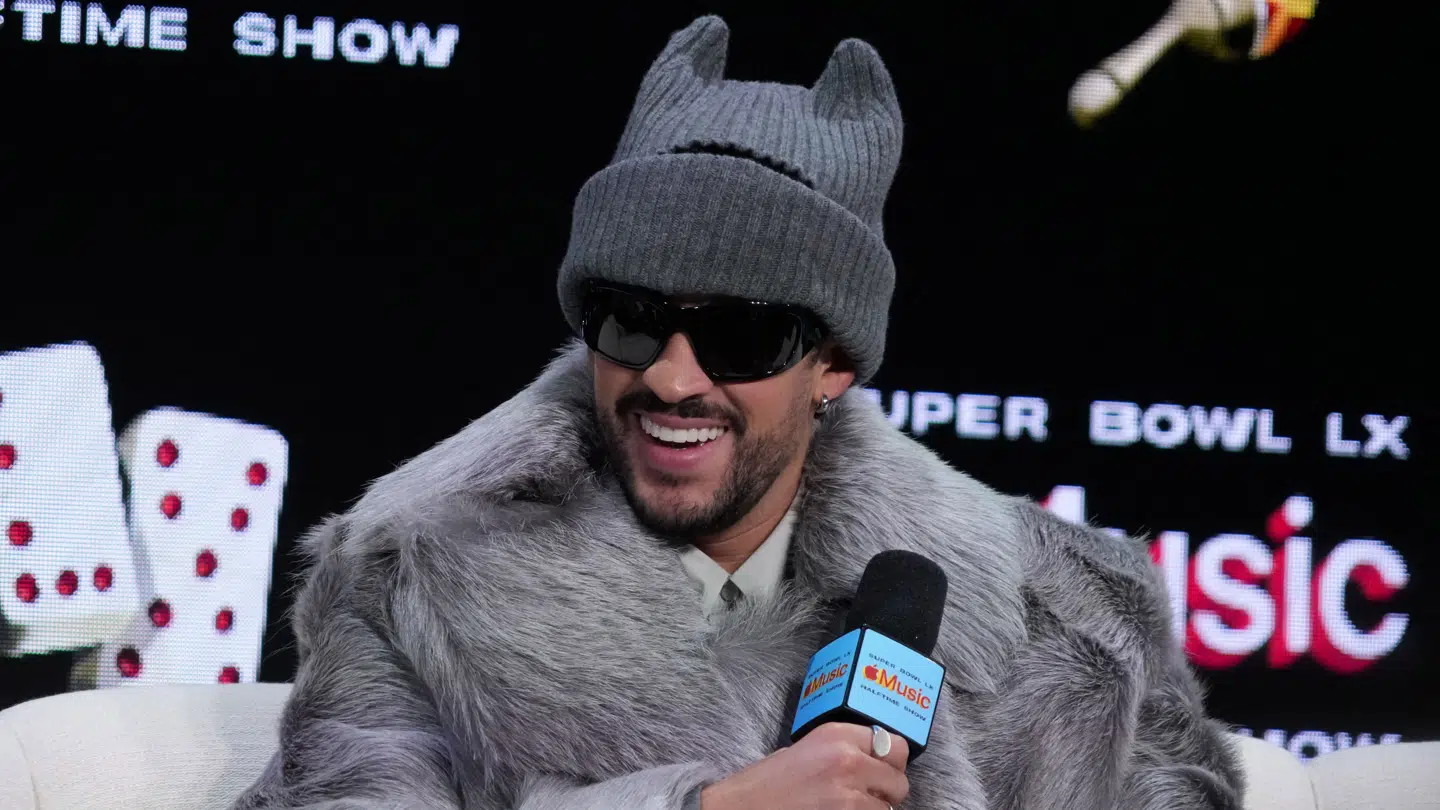 Bad Bunny forsøgte at afmontere de politiske spændinger en smule, da han dukkede op til pressekonference forud for Super Bowls Halftime Show.