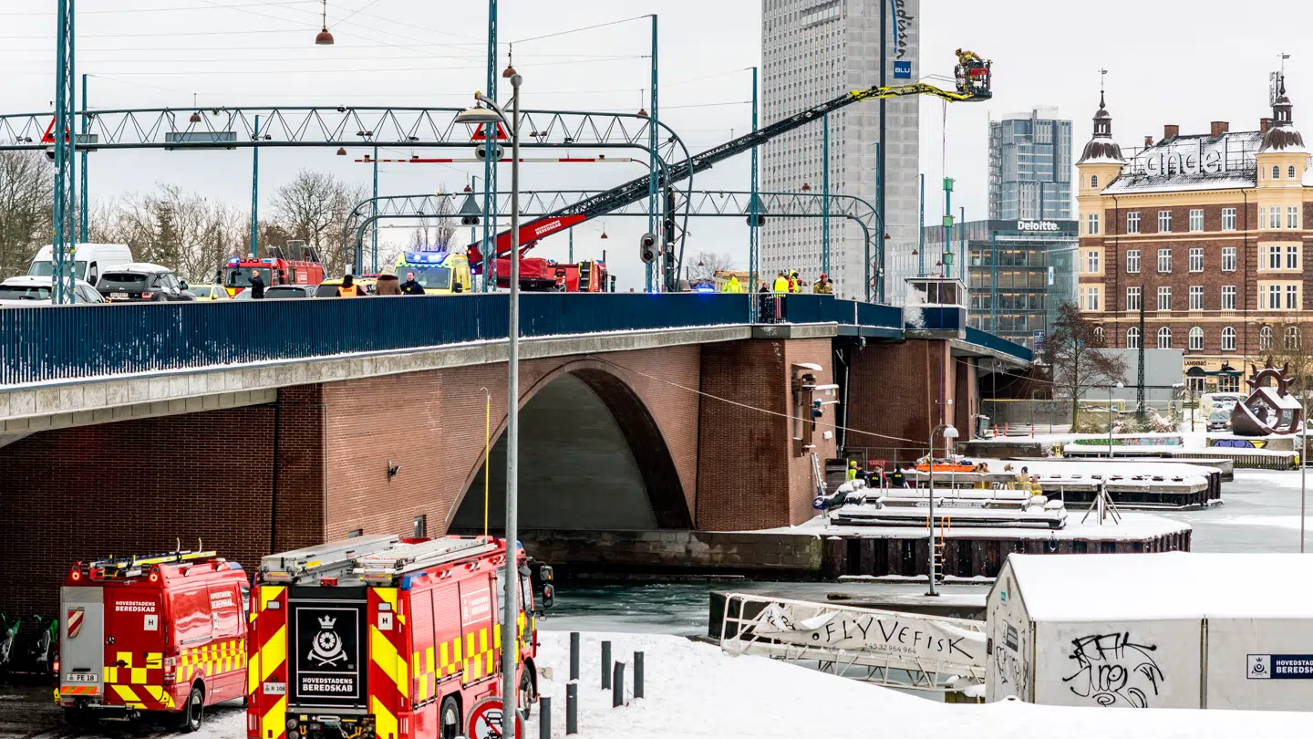 Politi og redning til stede på langebro i København fredag den 6. februar 2026.