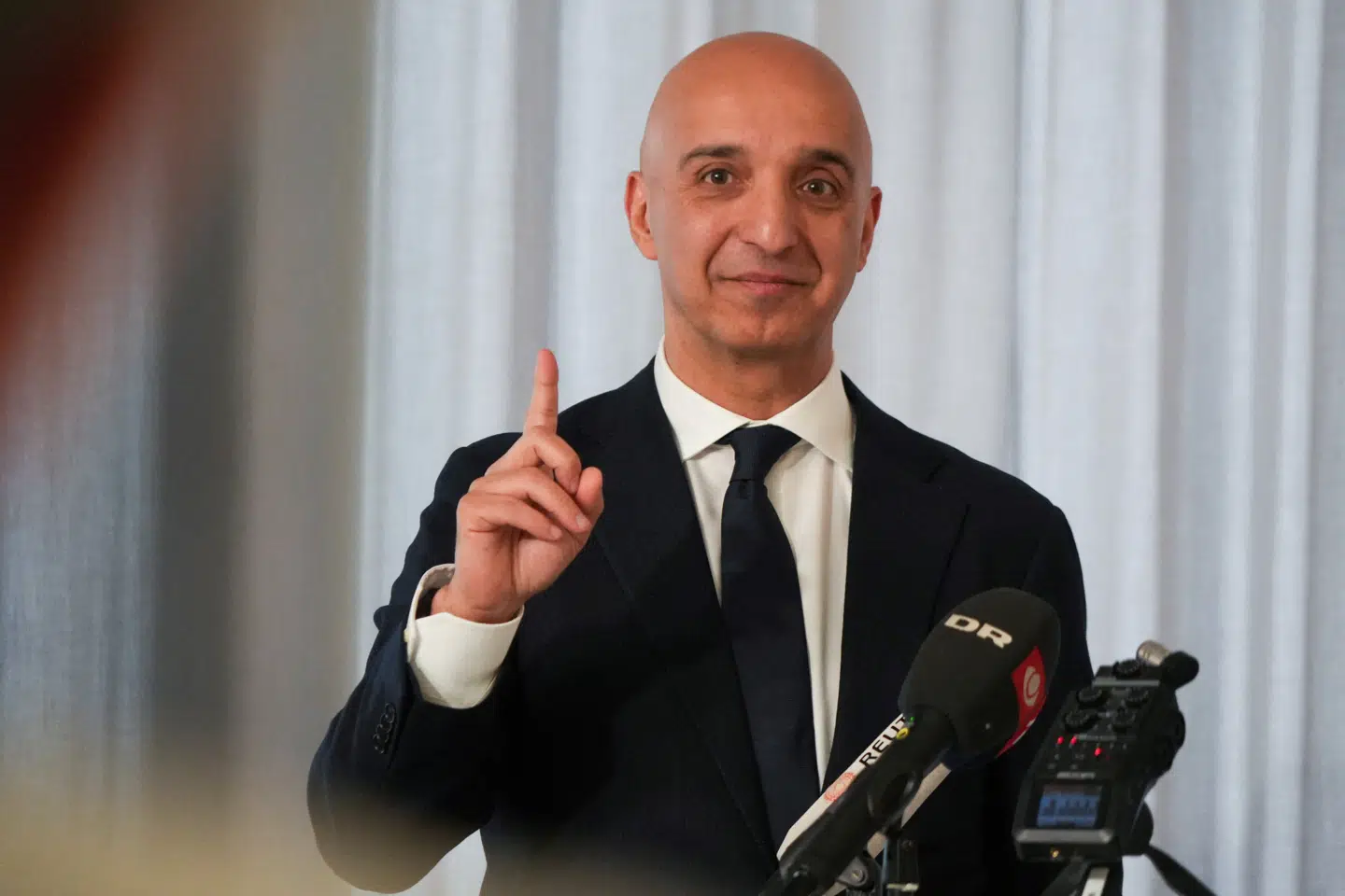 Mike Doustdar, topchef i Novo Nordisk, fik beskeden om, at Hims & Hers har lanceret en billig kopiudgave af selskabets vægttabstablet, Wegovy-pillen, under et investormøde i London torsdag. Her præsenterer han årsregnskabet 2025 for danske journalister i Bagsværd.