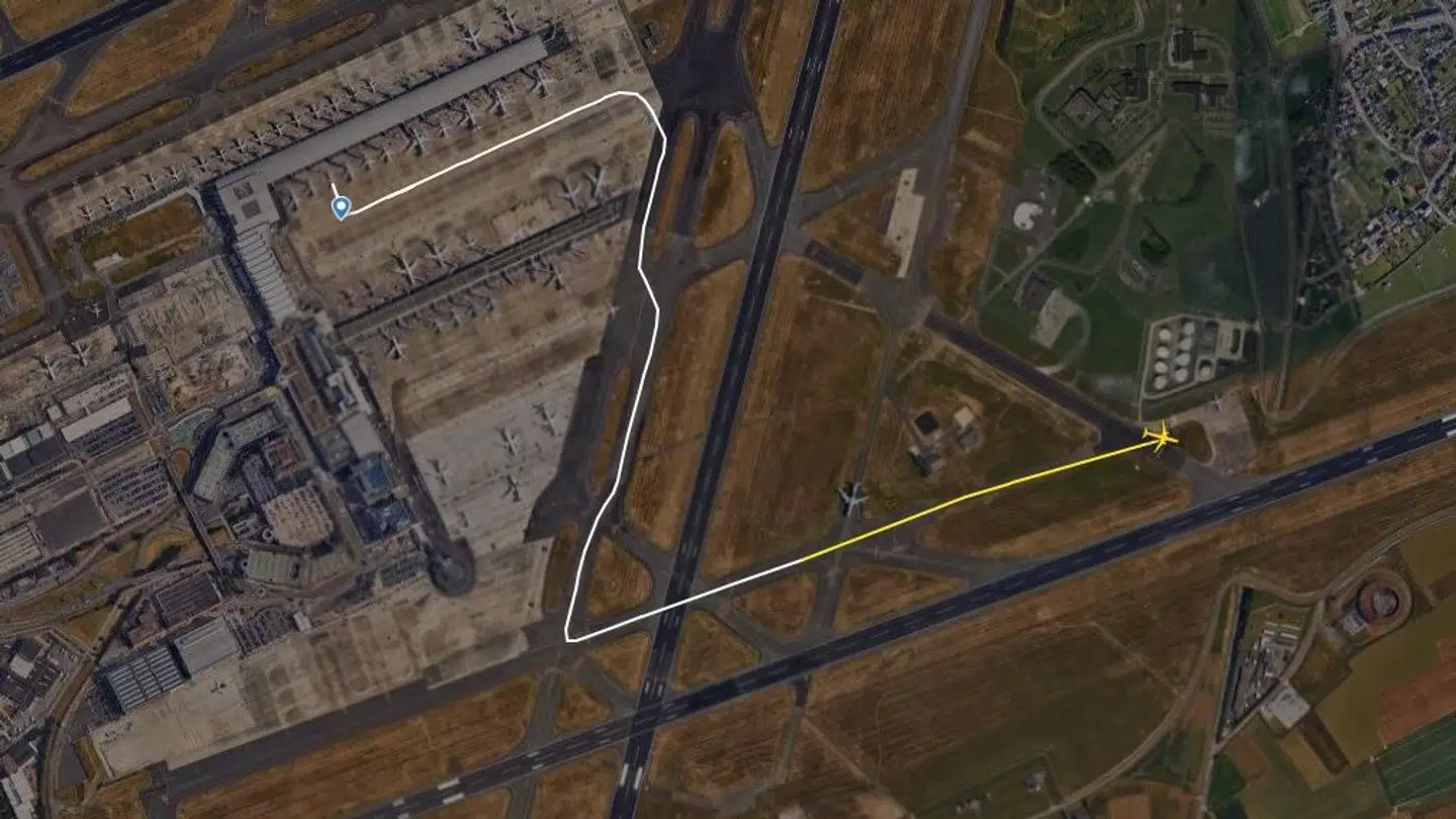 Her ses flyets rute hen mod den hårde opbremsning. Ifølge Flightradar nåede flyet op omkring 180 km/t. inden den hårde opbremsning.