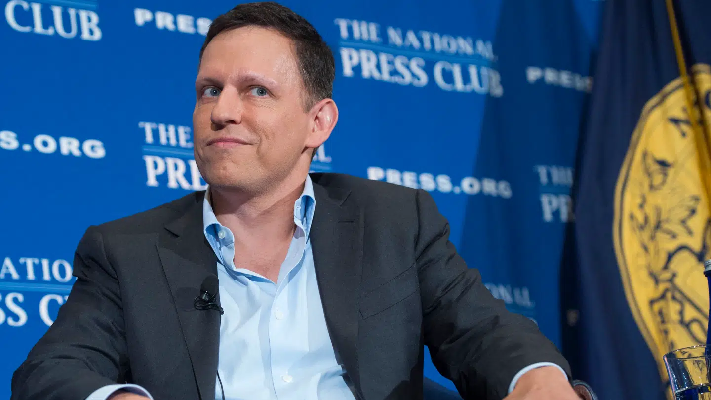 Peter Thiel var den første udefrakommende investor i Facebook. Desuden har han også investeret i Elon Musks firma Space X.