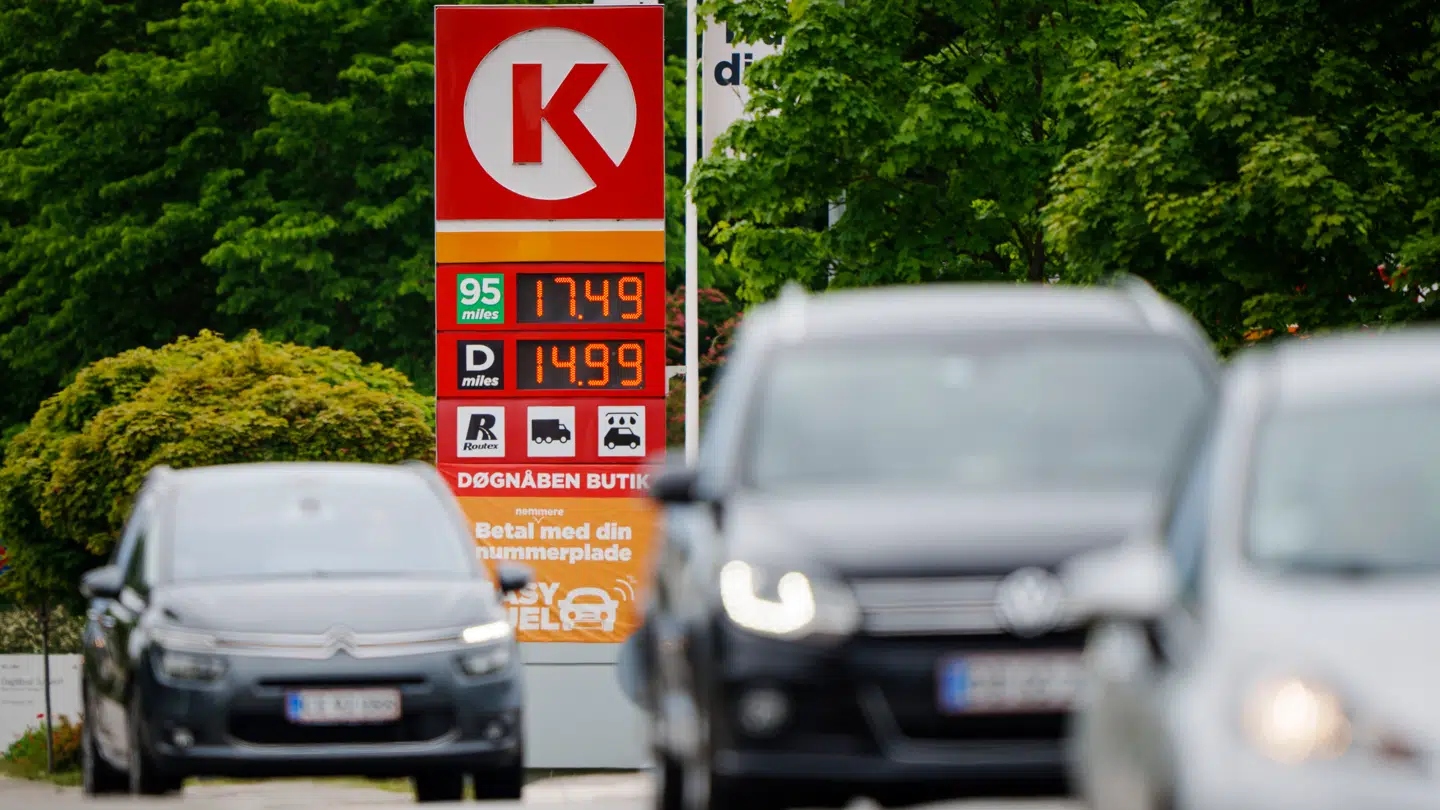Det bliver dyrere og dyrere for danskere at køre i benzin- og dieselbiler.