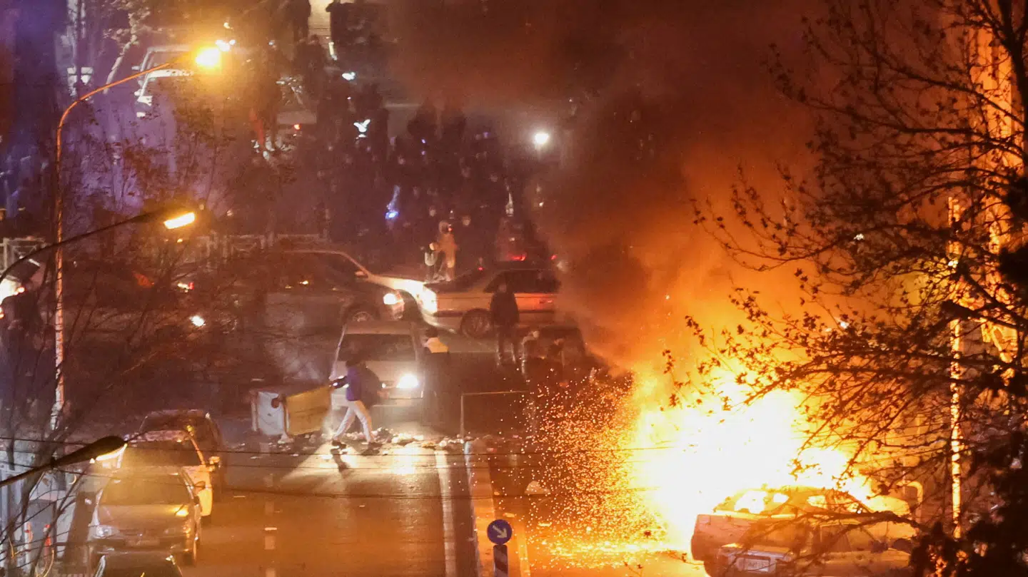 Det er begrænset med billeder, der er sluppet ud fra Iran. Men her kan man se demonstranter 8. januar. Samme dag indledte regimet en massakre mod demonstranter flere steder i landet.