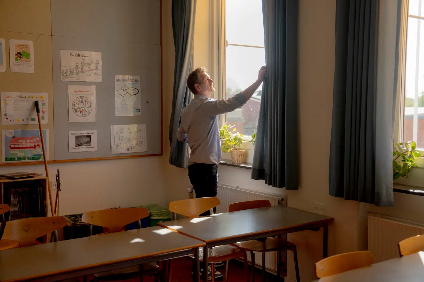 Mere end halvdelen af de ansatte på Lundehusskolen angav sidste år, at de havde været udsat for »fysisk vold« i løbet af det seneste år. Men skolen har ikke bortvist nogen elever i 2025. Årsagen er ifølge skolens leder, at bortvisninger ikke virker. Skolen arbejder med at få antallet af voldsomme episoder ned, men lederen vil ikke kalde hændelserne for vold.