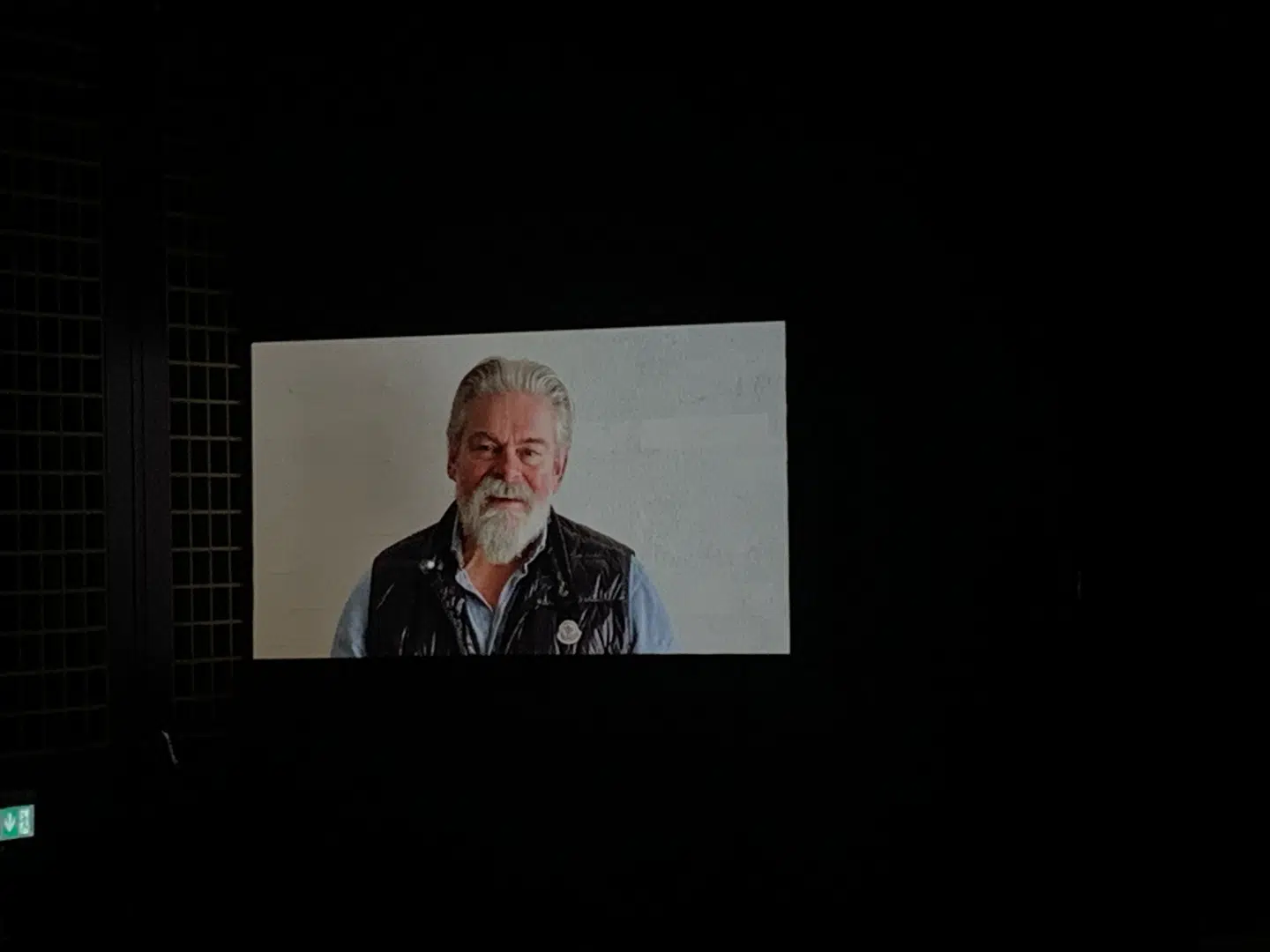 Stig Rossen måtte deltage i showet via en storskærm.