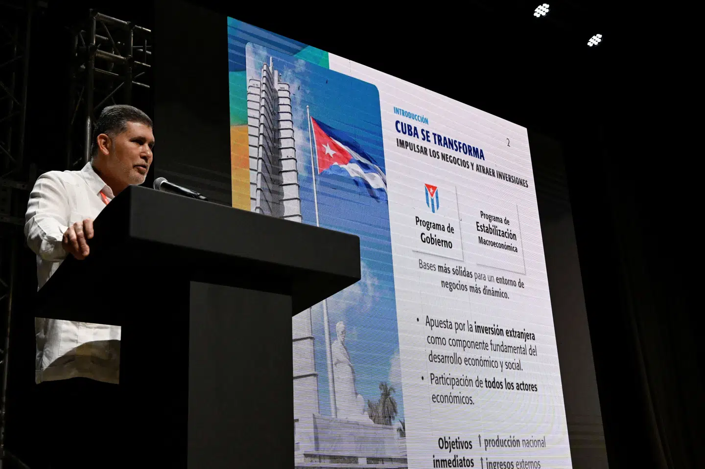 Cubas handelsminister, Oscar Fraga-Pérez, siger fredag, at regeringen i det kommunistiske land vil prioritere brændstof til sundhedsvæsnet, forsvaret og fødevare- og vandforsyningen. (Arkivfoto).