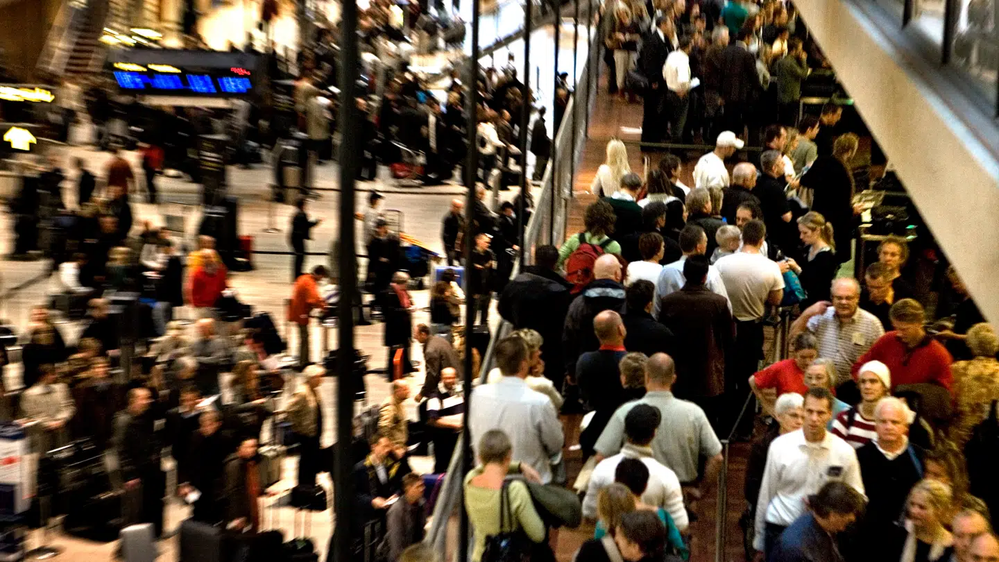 Flere europæiske lufthavne frygter kaotiske tilstande ved paskontrollen til påske og sommer.