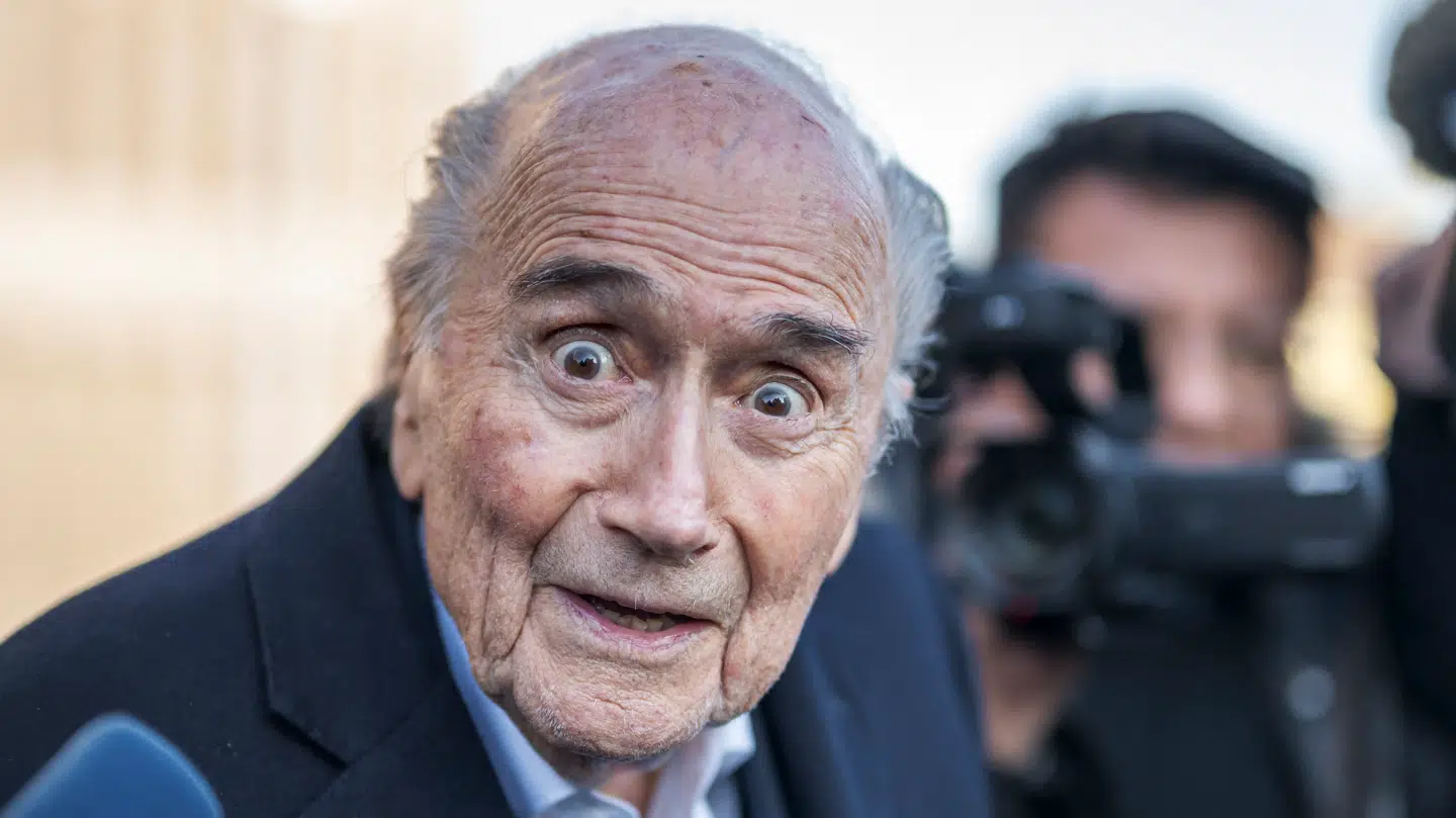 Sepp Blatter langer nu hårdt ud efter både Donald Trump og Gianni Infantino.