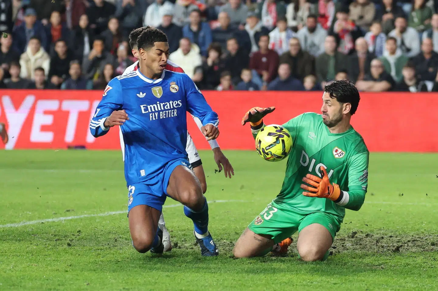 Målmand Augusto Batalla og de øvrige Rayo Vallecano-spillere skulle lørdag have været i aktion i La Liga.