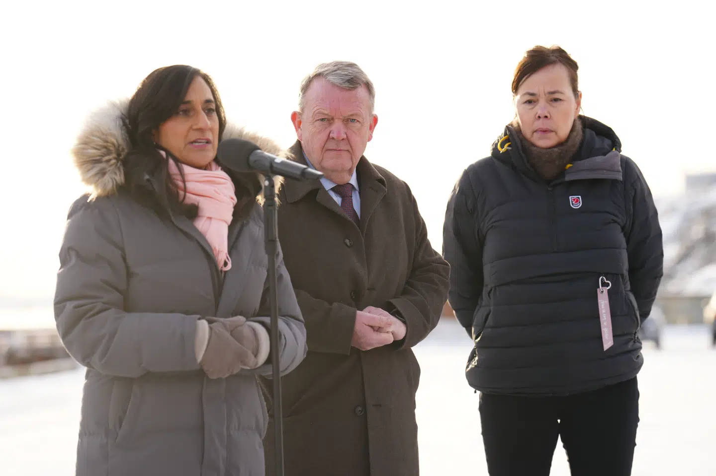 Canadas udenrigsminister, Anita Anand, den danske udenrigsminister, Lars Løkke Rasmussen (M), og den grønlandske minister for udenrigsanliggender, Vivian Motzfeldt, indgår fælles front.